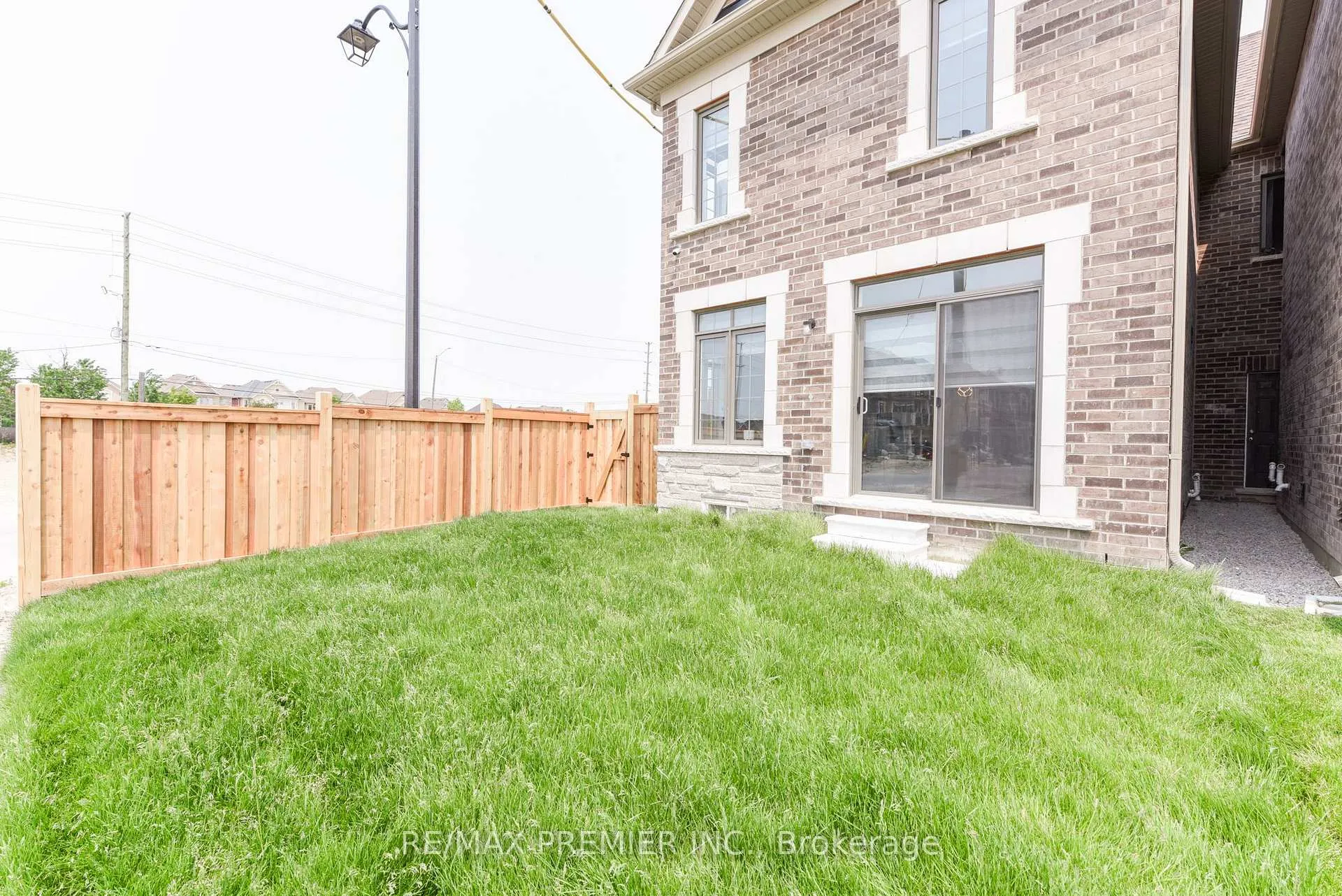 Photo 44 of 215 Hayrake Street, Brampton, Snelgrove — HOMEH