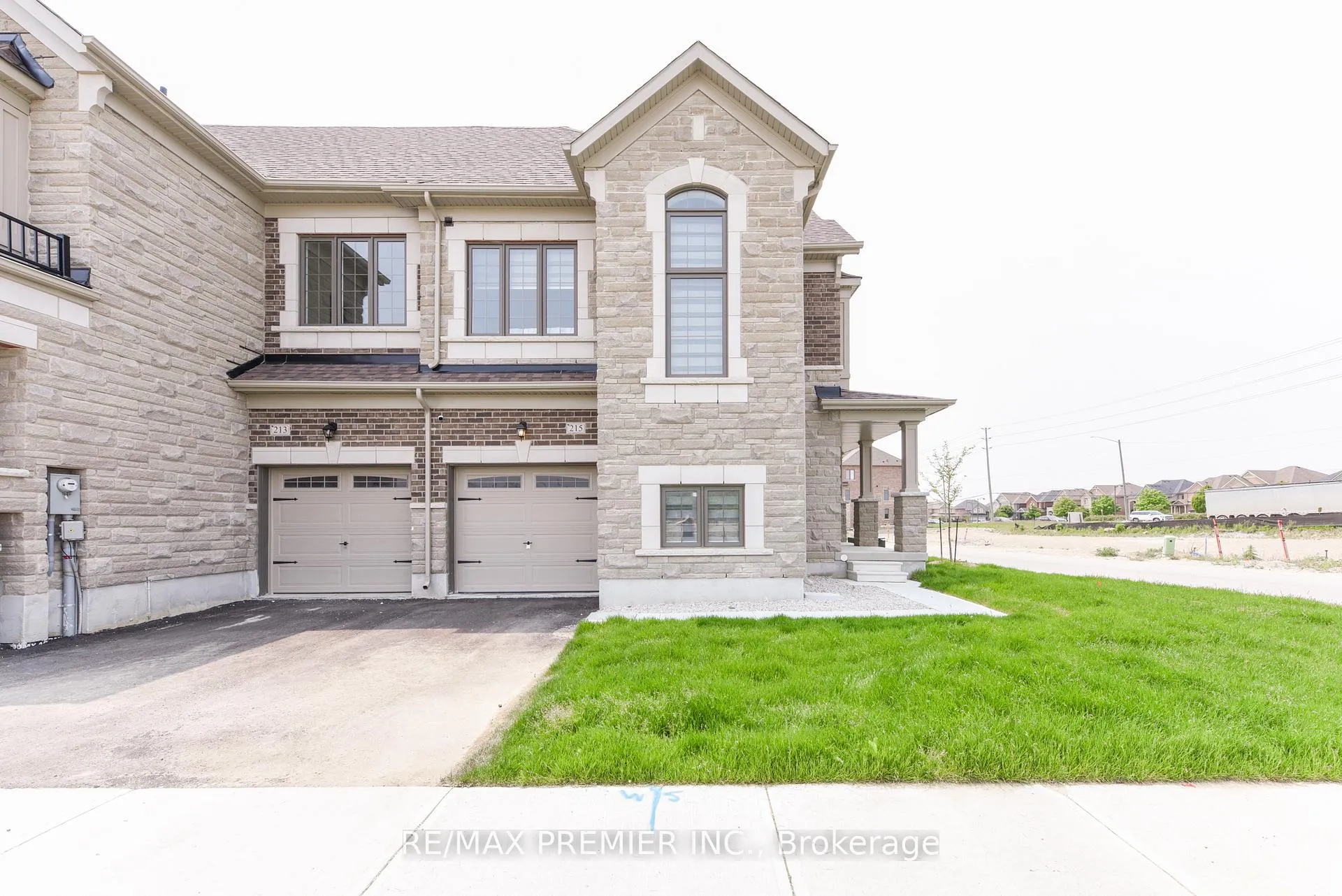 Photo 49 of 215 Hayrake Street, Brampton, Snelgrove — HOMEH