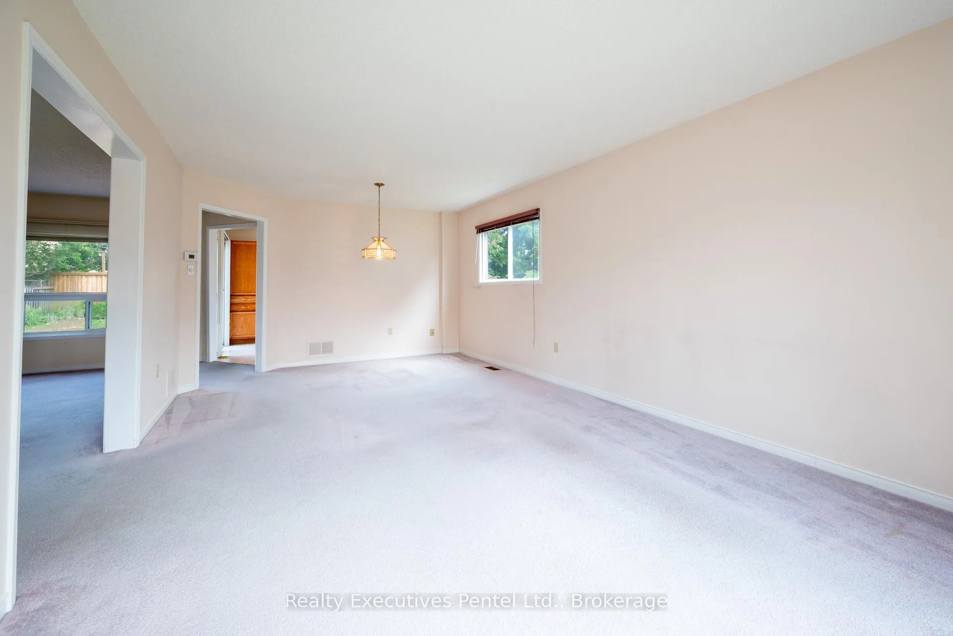 Photo 4 of 949 Cornell Crescent, Cobourg — HOMEH