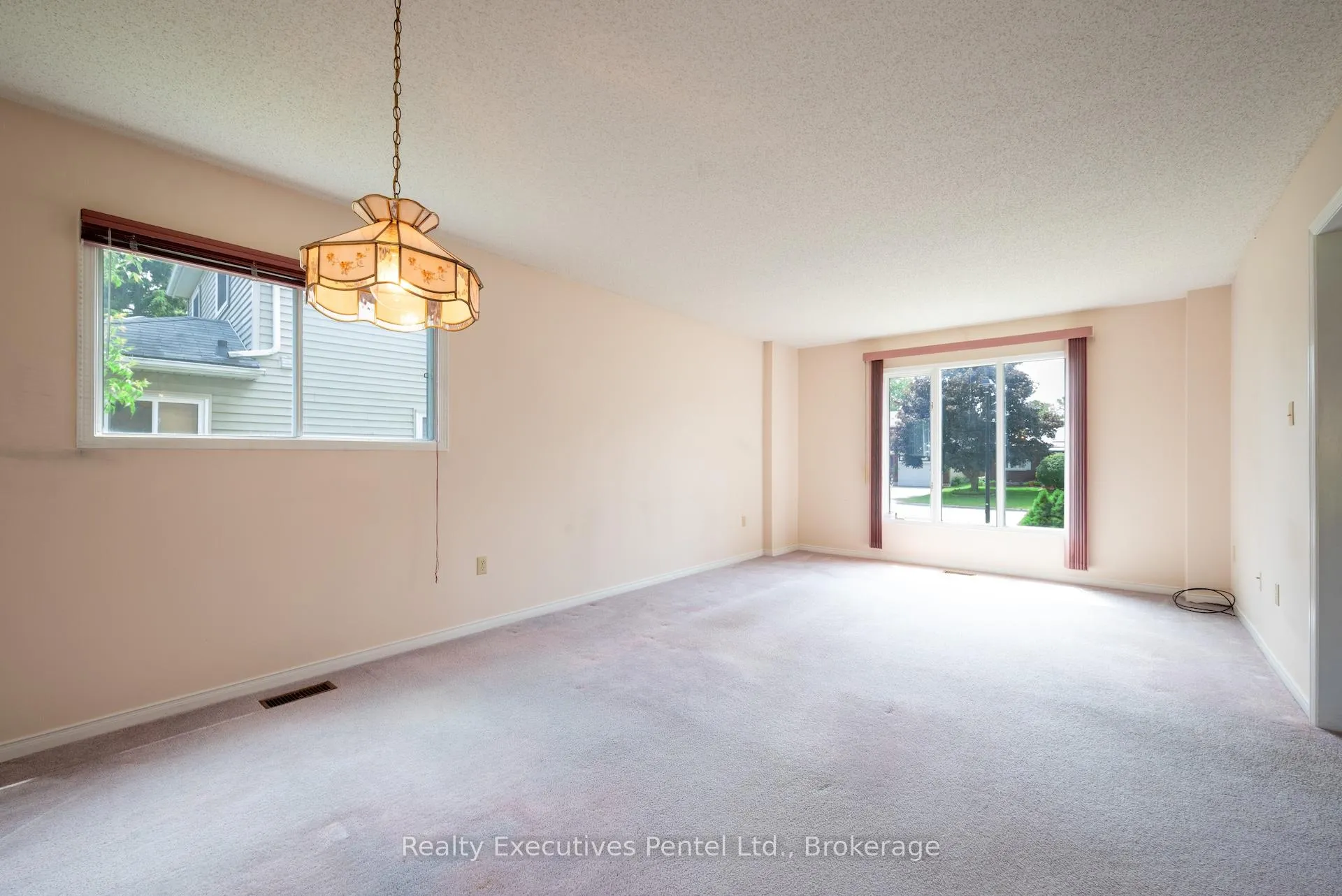 Photo 5 of 949 Cornell Crescent, Cobourg — HOMEH