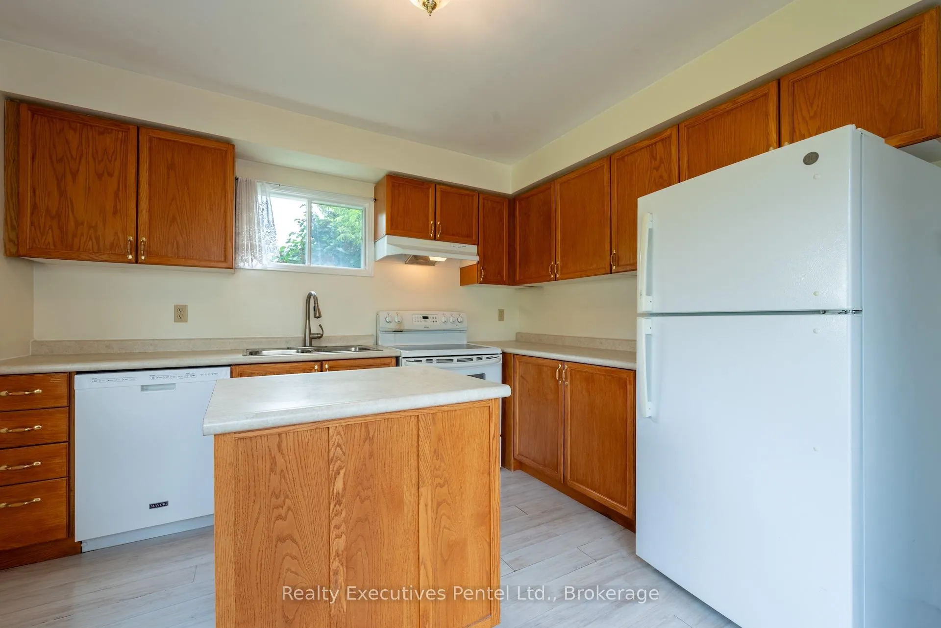 Photo 11 of 949 Cornell Crescent, Cobourg — HOMEH