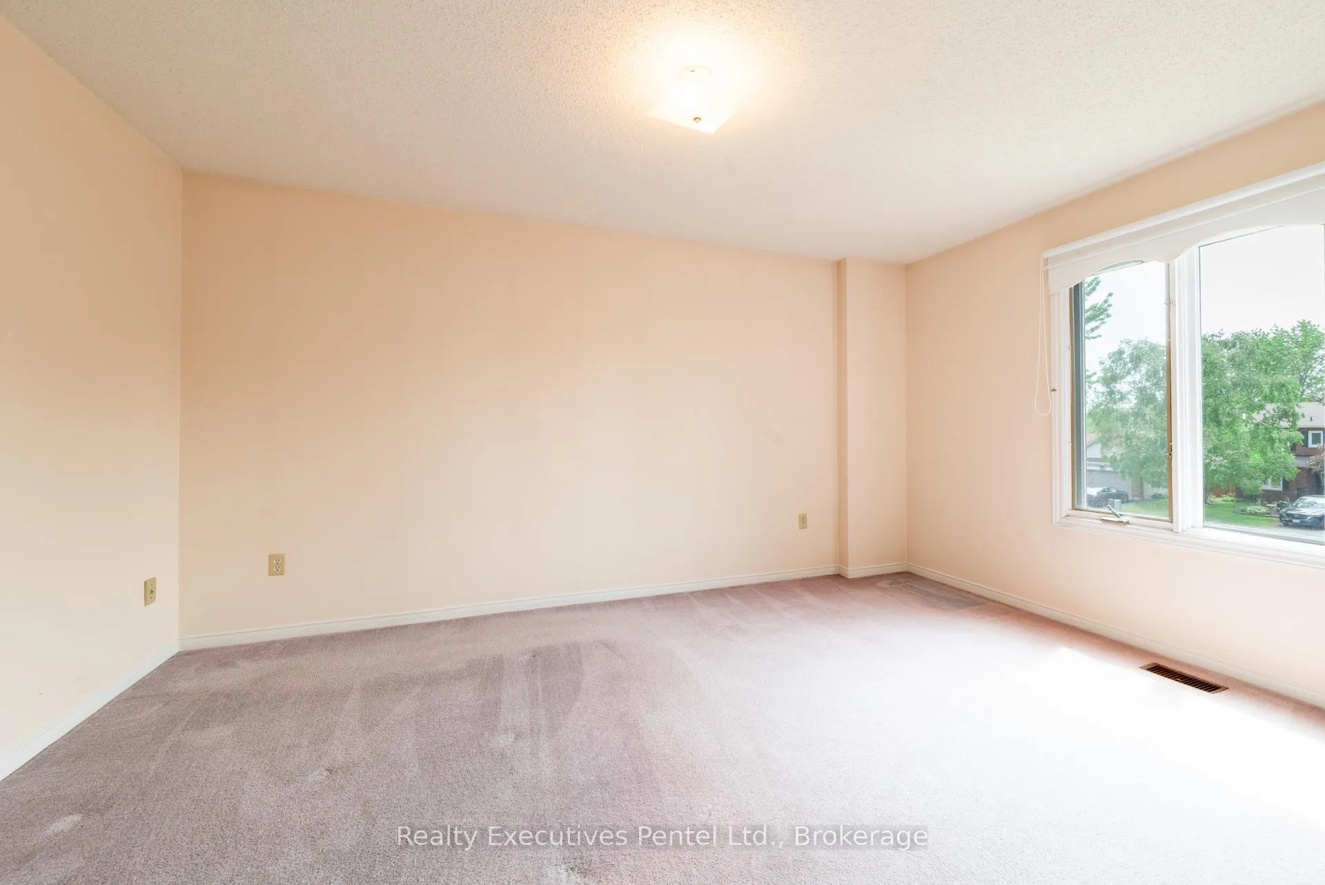 Photo 14 of 949 Cornell Crescent, Cobourg — HOMEH