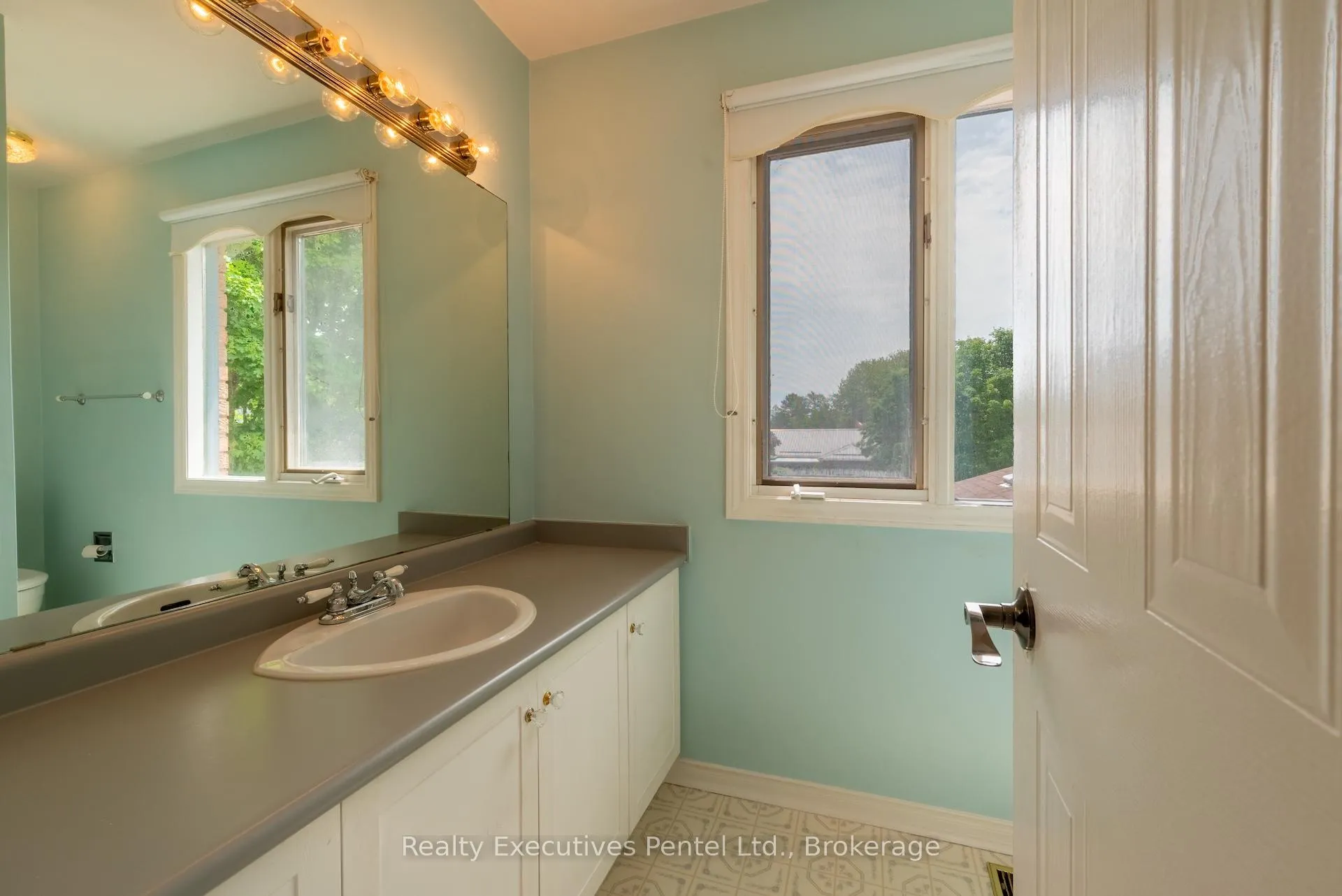 Photo 16 of 949 Cornell Crescent, Cobourg — HOMEH