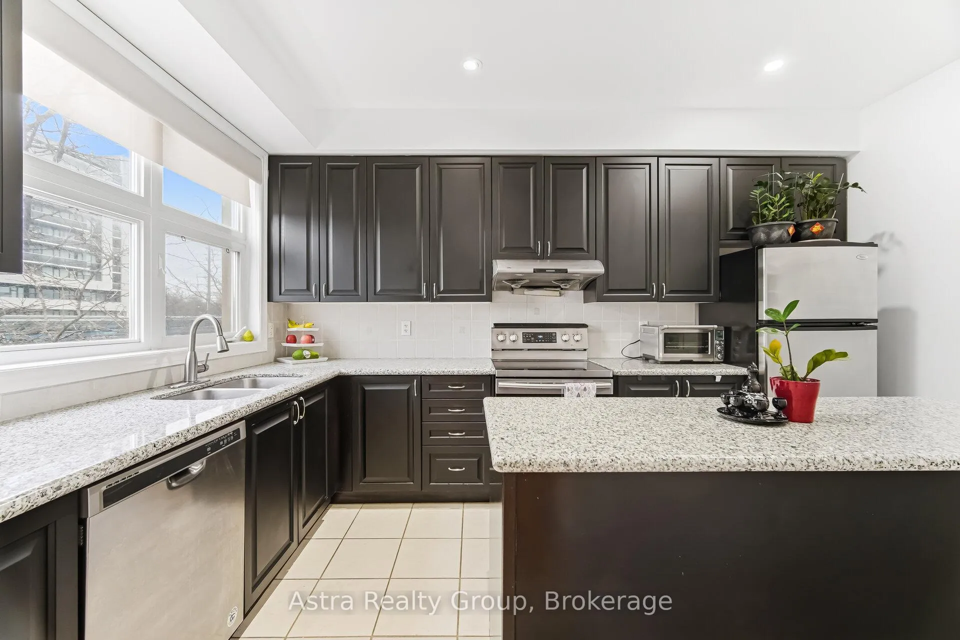 Photo 7 of 4731 Highway 7, Vaughan, East Woodbridge — HOMEH