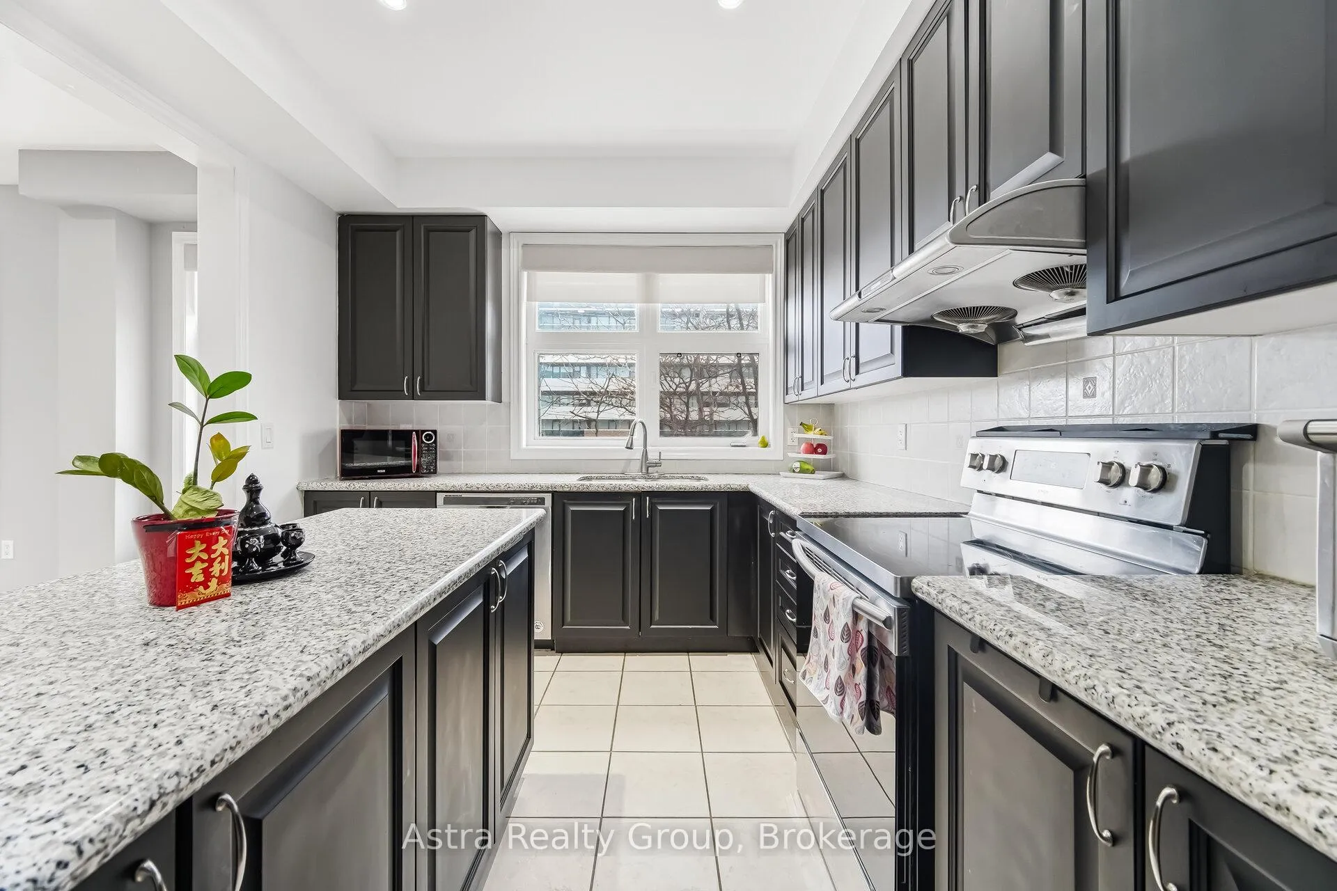 Photo 8 of 4731 Highway 7, Vaughan, East Woodbridge — HOMEH