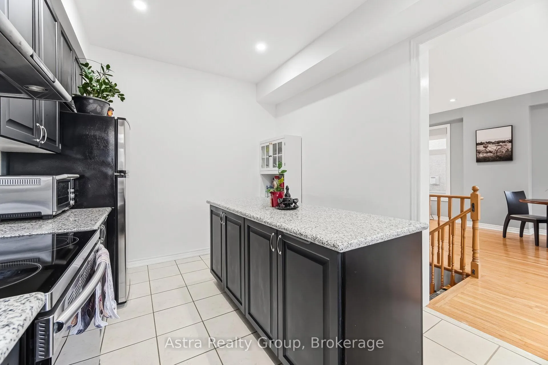 Photo 9 of 4731 Highway 7, Vaughan, East Woodbridge — HOMEH