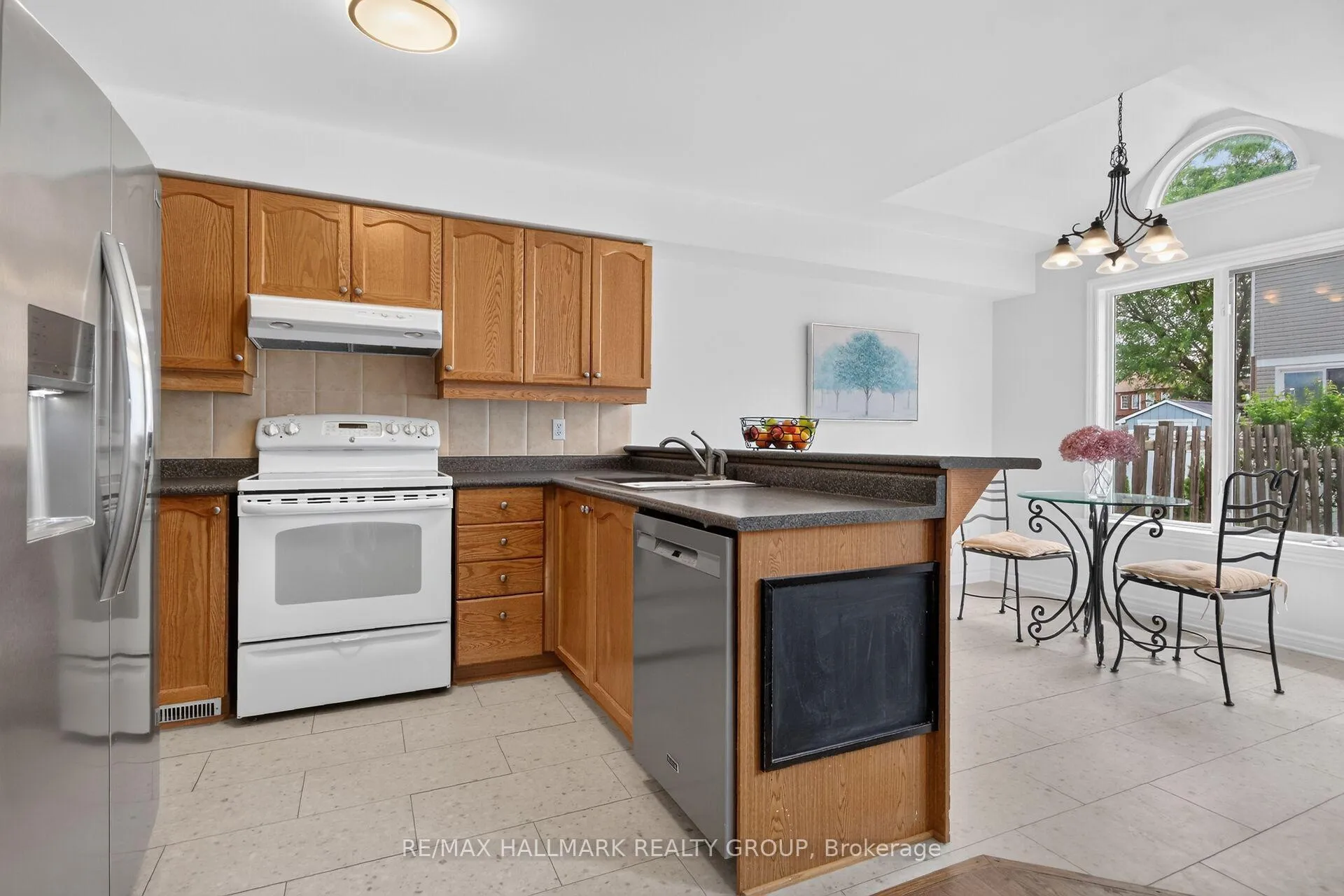 Photo 9 of 258 Deerfox Drive, Ottawa, Barrhaven - Longfields — HOMEH