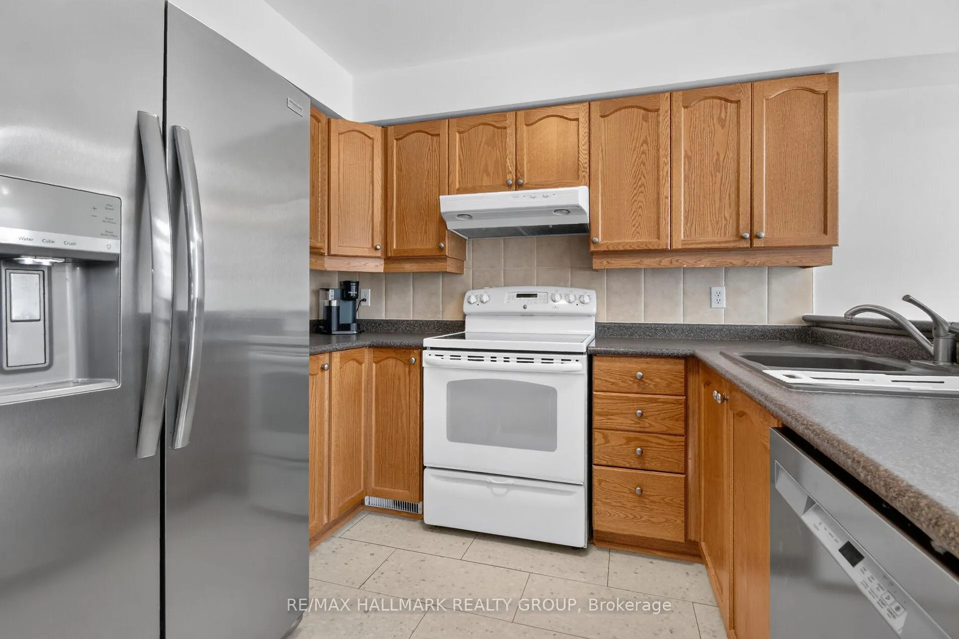 Photo 10 of 258 Deerfox Drive, Ottawa, Barrhaven - Longfields — HOMEH