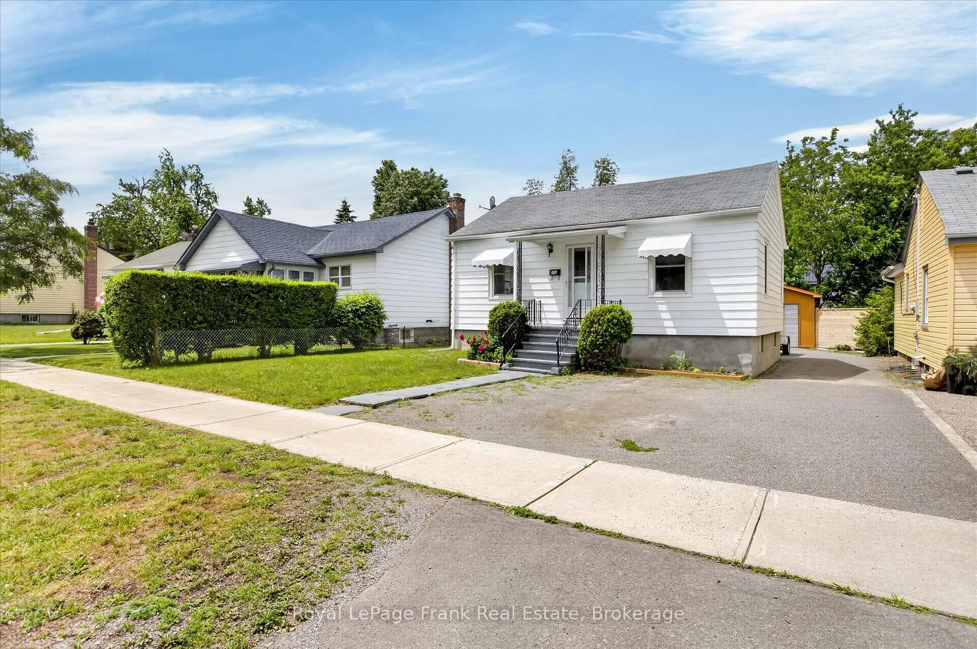 Photo 3 of 500 Glengarry Avenue, Peterborough, Northcrest Ward 5 — HOMEH