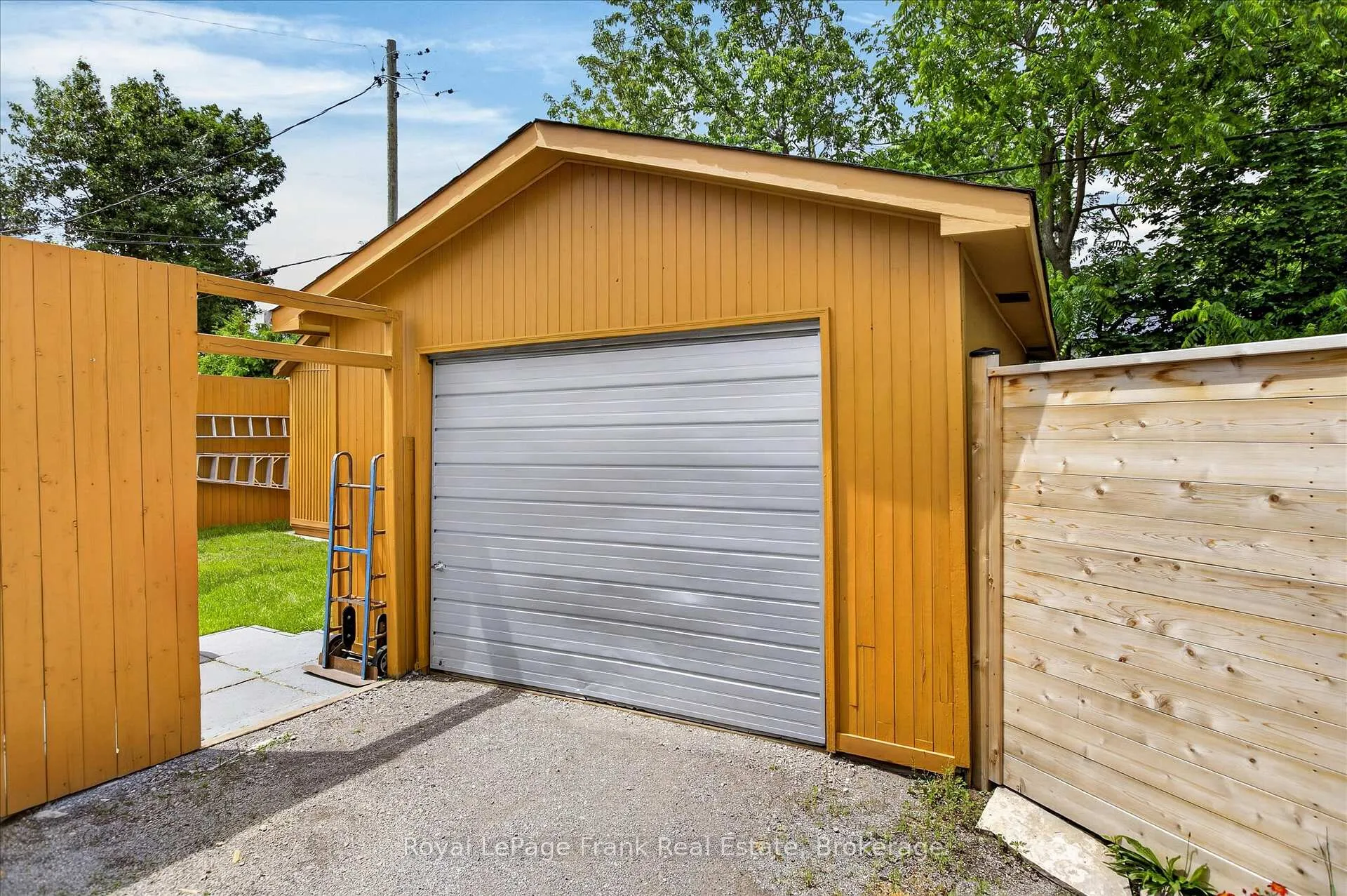 Photo 17 of 500 Glengarry Avenue, Peterborough, Northcrest Ward 5 — HOMEH