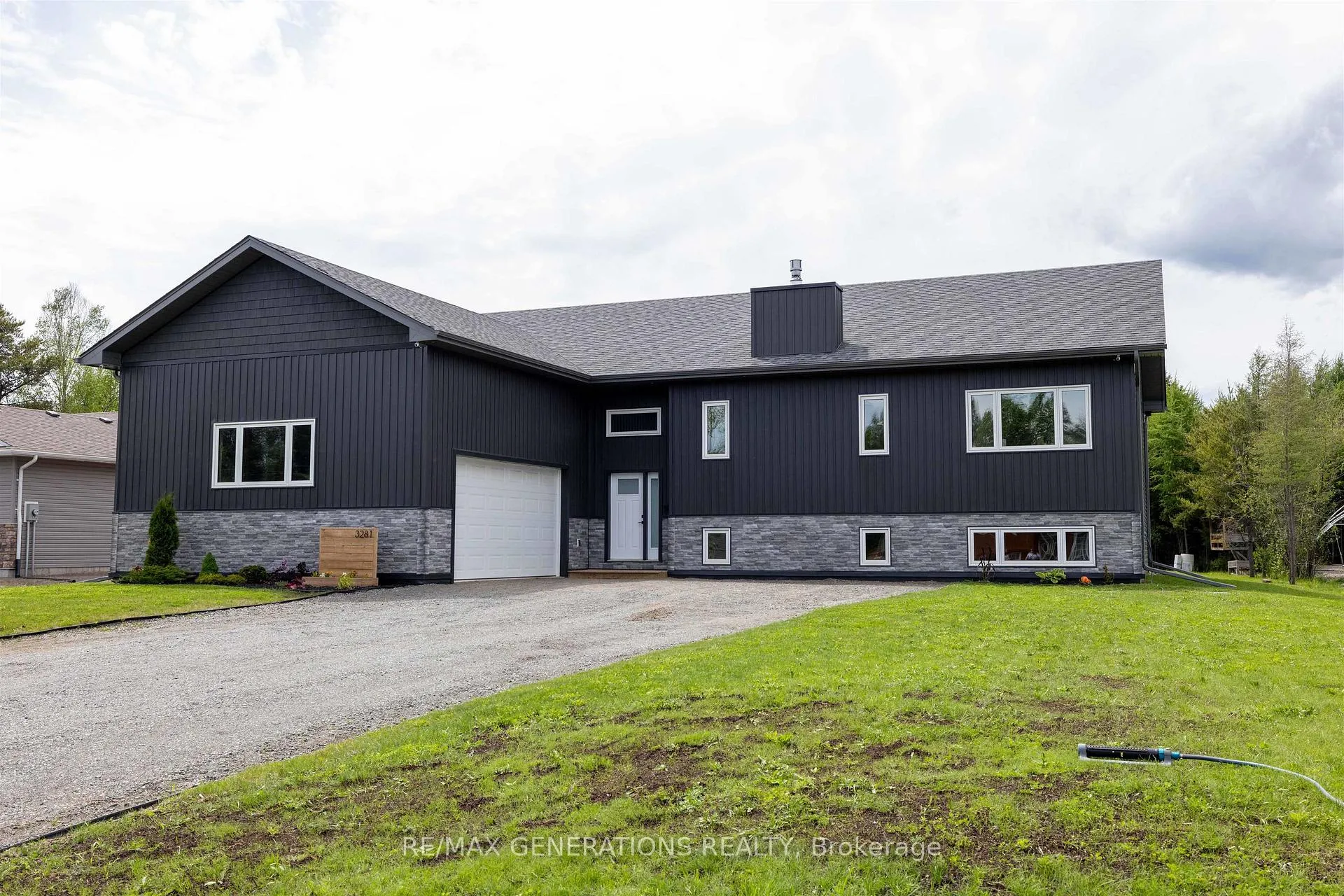 Photo 1 of 3281 Fairview Avenue, Thunder Bay, Rosslyn Road — HOMEH