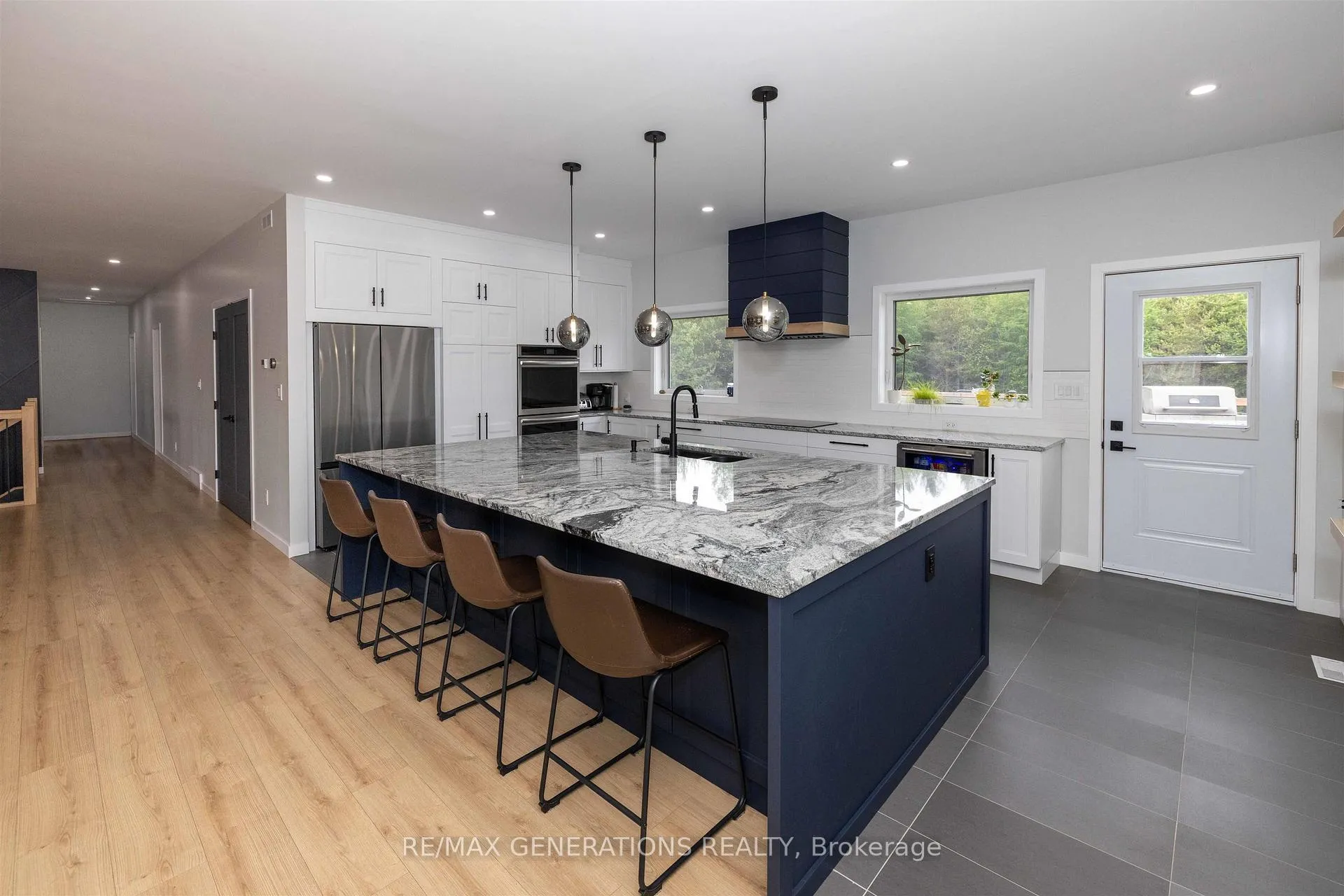 Photo 6 of 3281 Fairview Avenue, Thunder Bay, Rosslyn Road — HOMEH