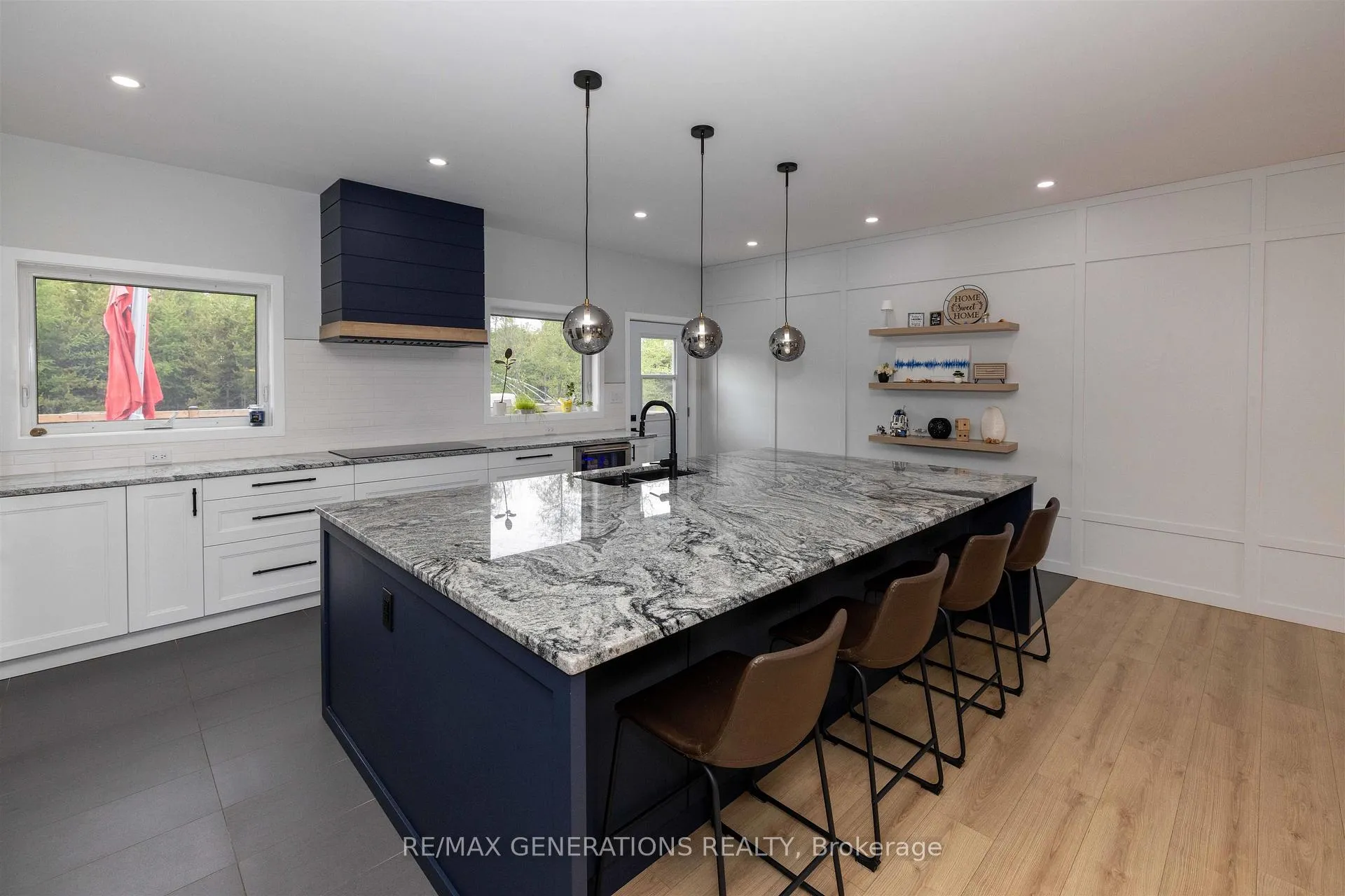 Photo 7 of 3281 Fairview Avenue, Thunder Bay, Rosslyn Road — HOMEH