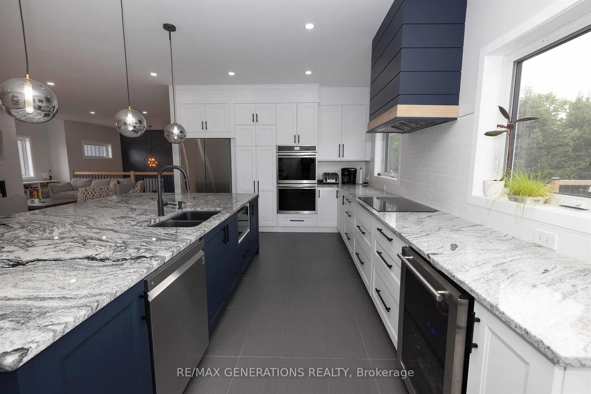 Photo 9 of 3281 Fairview Avenue, Thunder Bay, Rosslyn Road — HOMEH