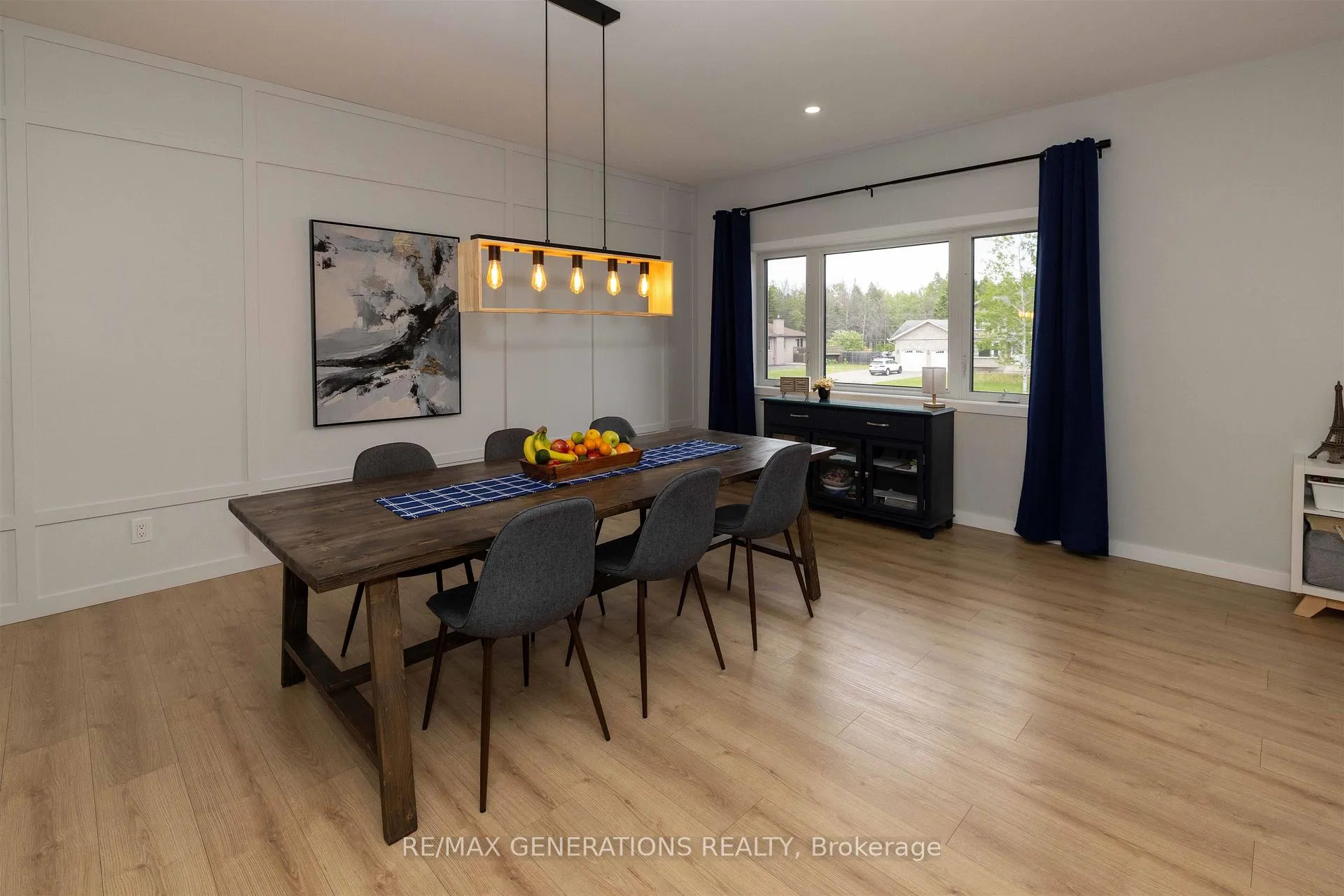 Photo 10 of 3281 Fairview Avenue, Thunder Bay, Rosslyn Road — HOMEH
