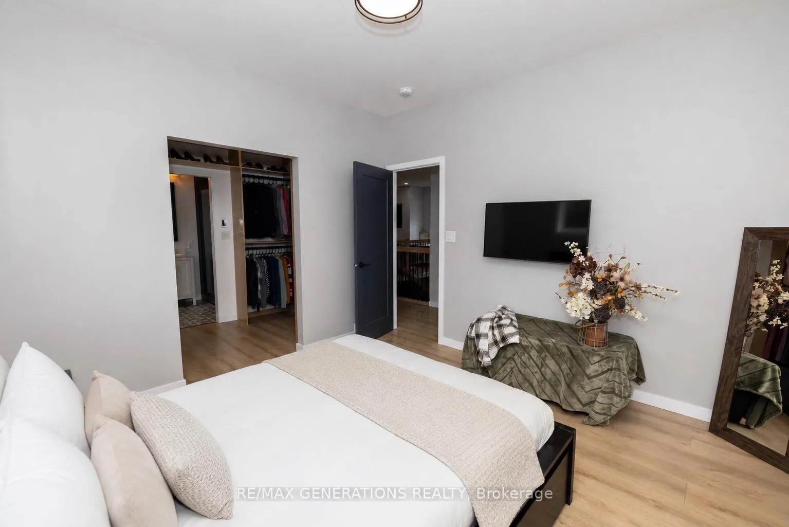 Photo 17 of 3281 Fairview Avenue, Thunder Bay, Rosslyn Road — HOMEH