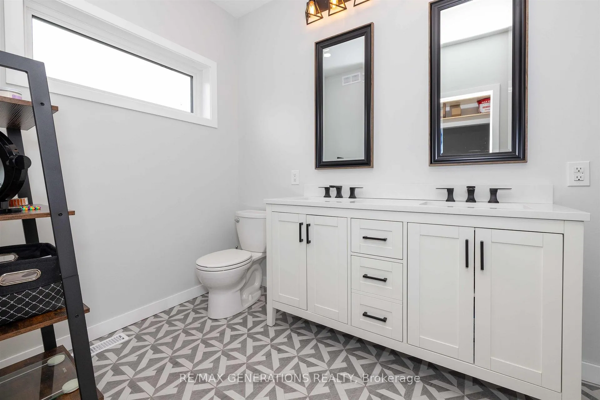 Photo 20 of 3281 Fairview Avenue, Thunder Bay, Rosslyn Road — HOMEH