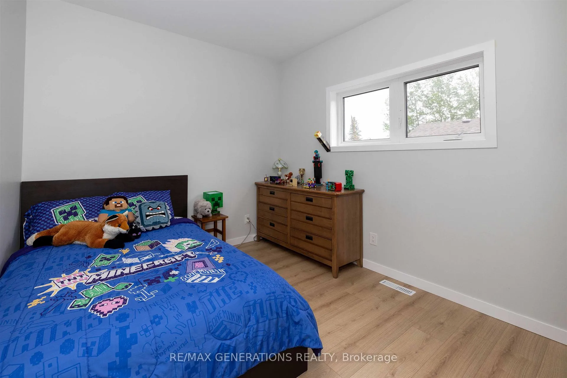 Photo 22 of 3281 Fairview Avenue, Thunder Bay, Rosslyn Road — HOMEH