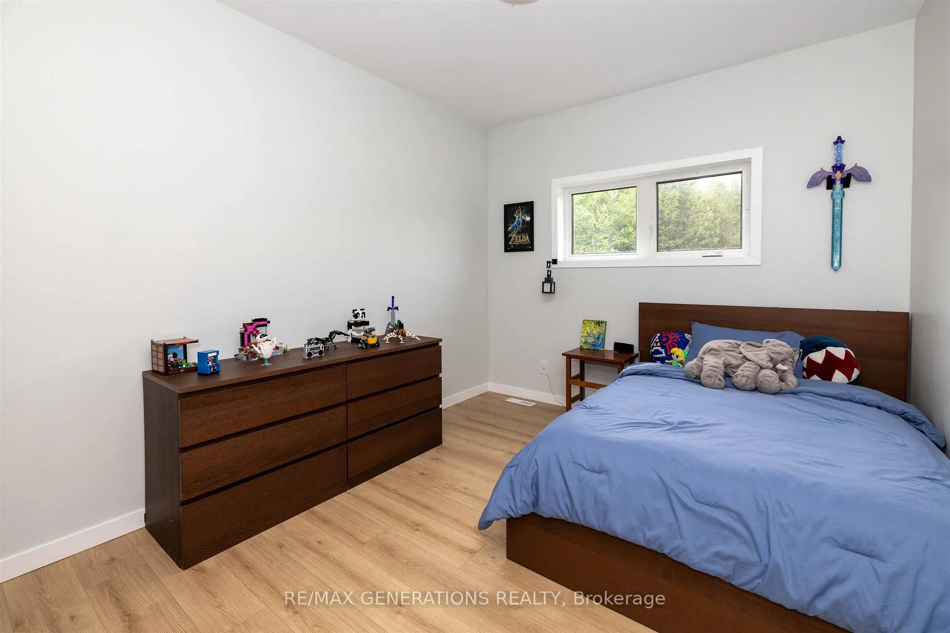 Photo 24 of 3281 Fairview Avenue, Thunder Bay, Rosslyn Road — HOMEH