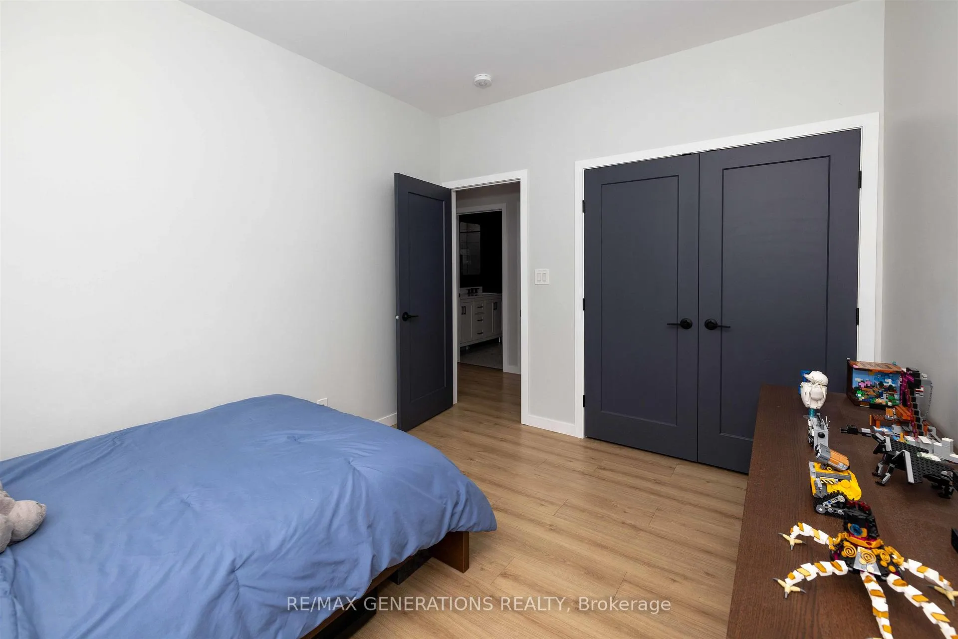 Photo 25 of 3281 Fairview Avenue, Thunder Bay, Rosslyn Road — HOMEH
