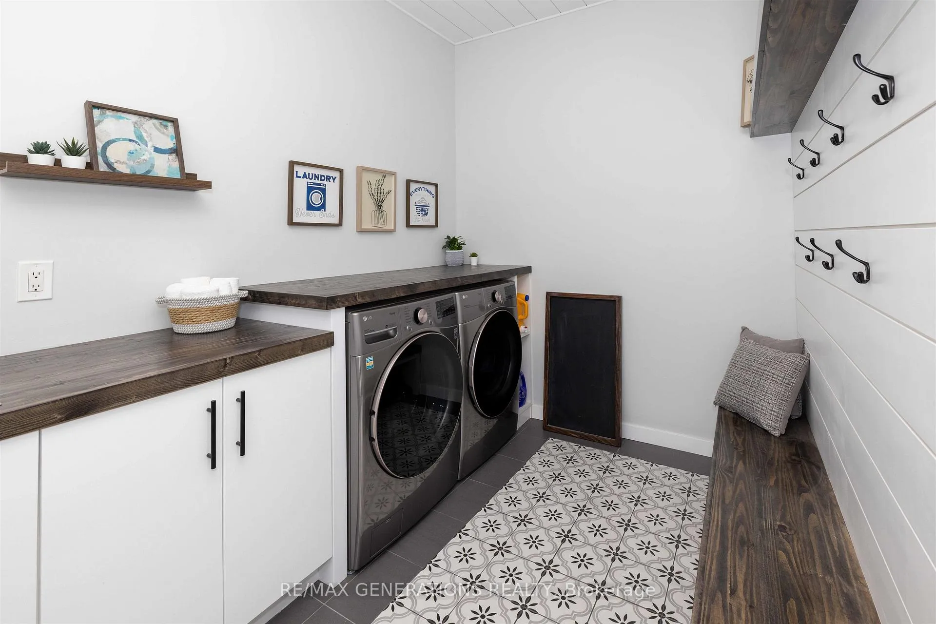 Photo 27 of 3281 Fairview Avenue, Thunder Bay, Rosslyn Road — HOMEH