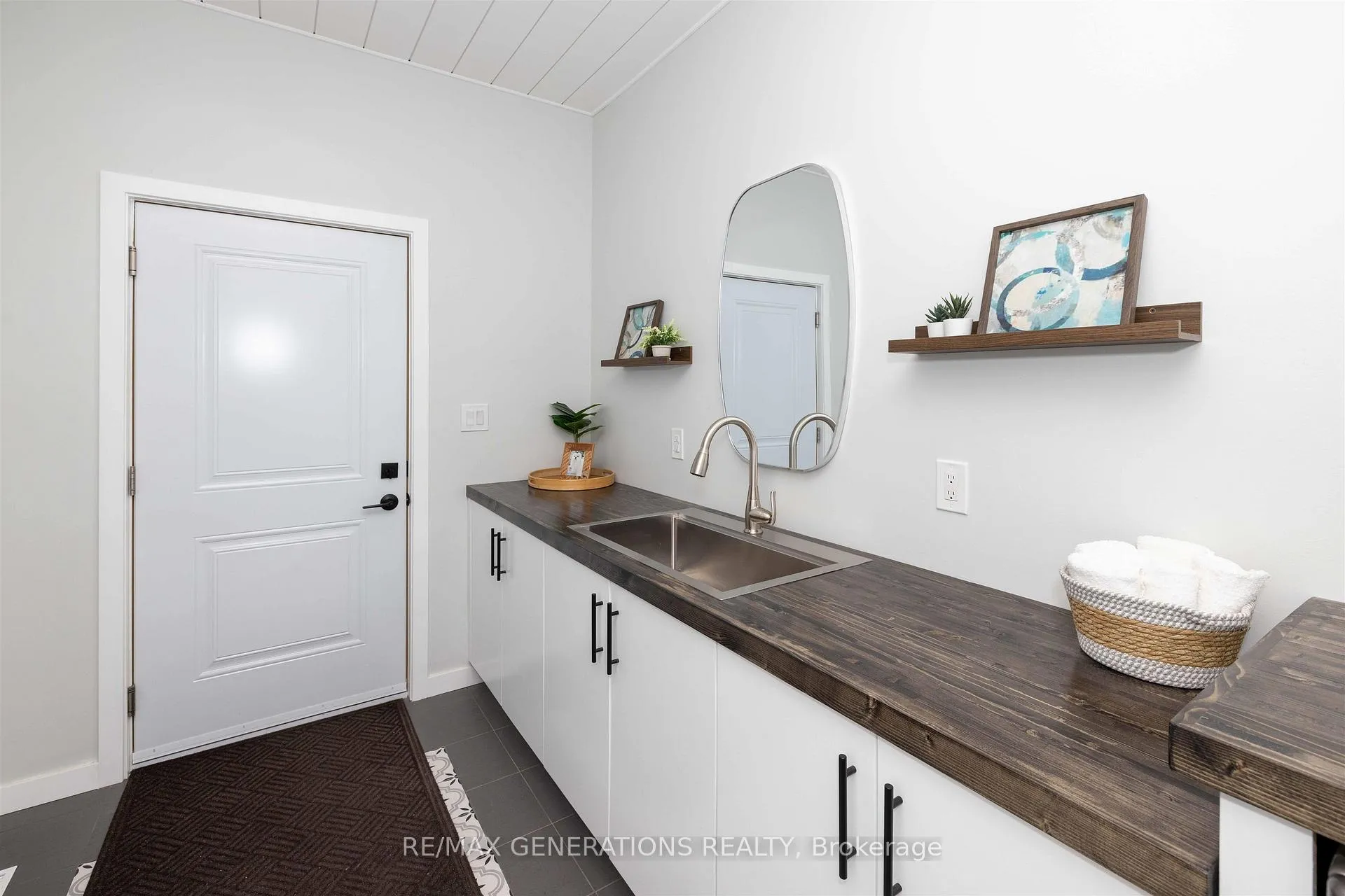 Photo 28 of 3281 Fairview Avenue, Thunder Bay, Rosslyn Road — HOMEH