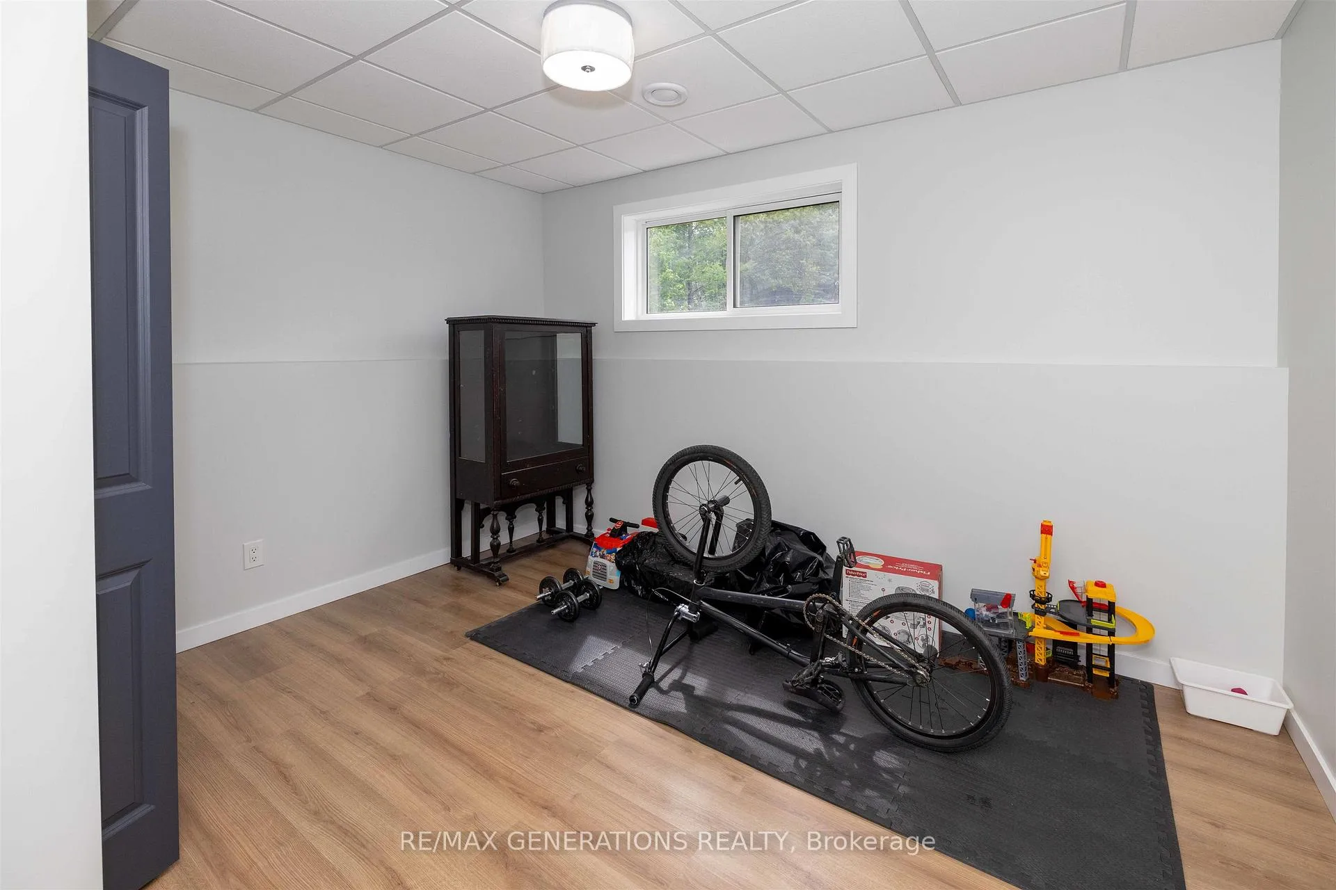 Photo 30 of 3281 Fairview Avenue, Thunder Bay, Rosslyn Road — HOMEH