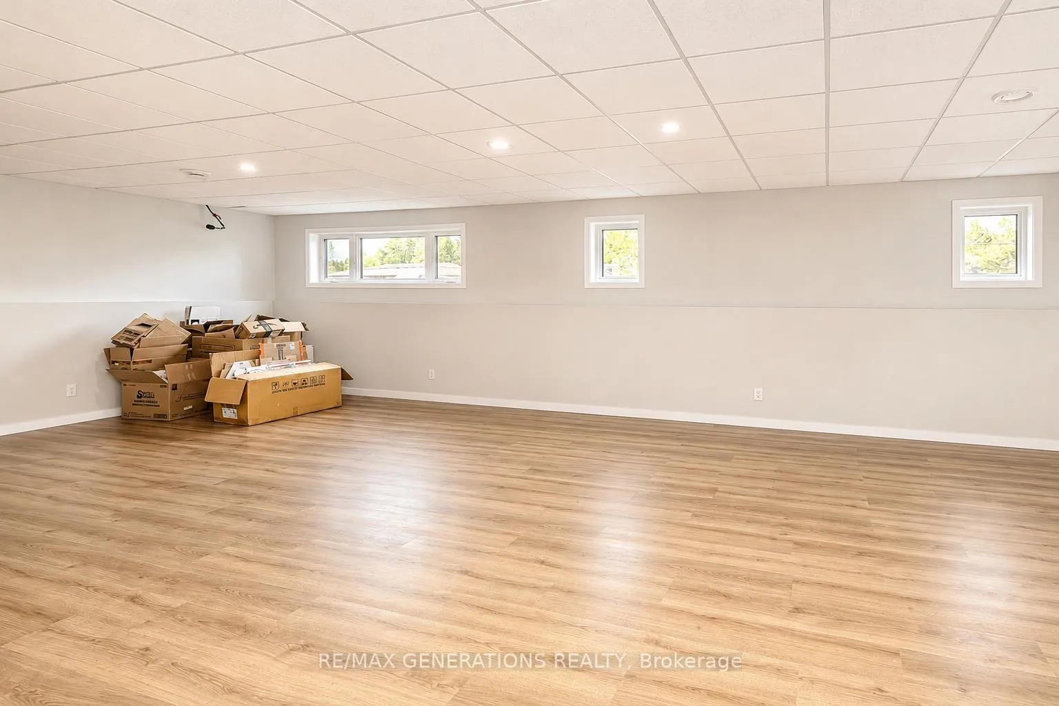 Photo 33 of 3281 Fairview Avenue, Thunder Bay, Rosslyn Road — HOMEH