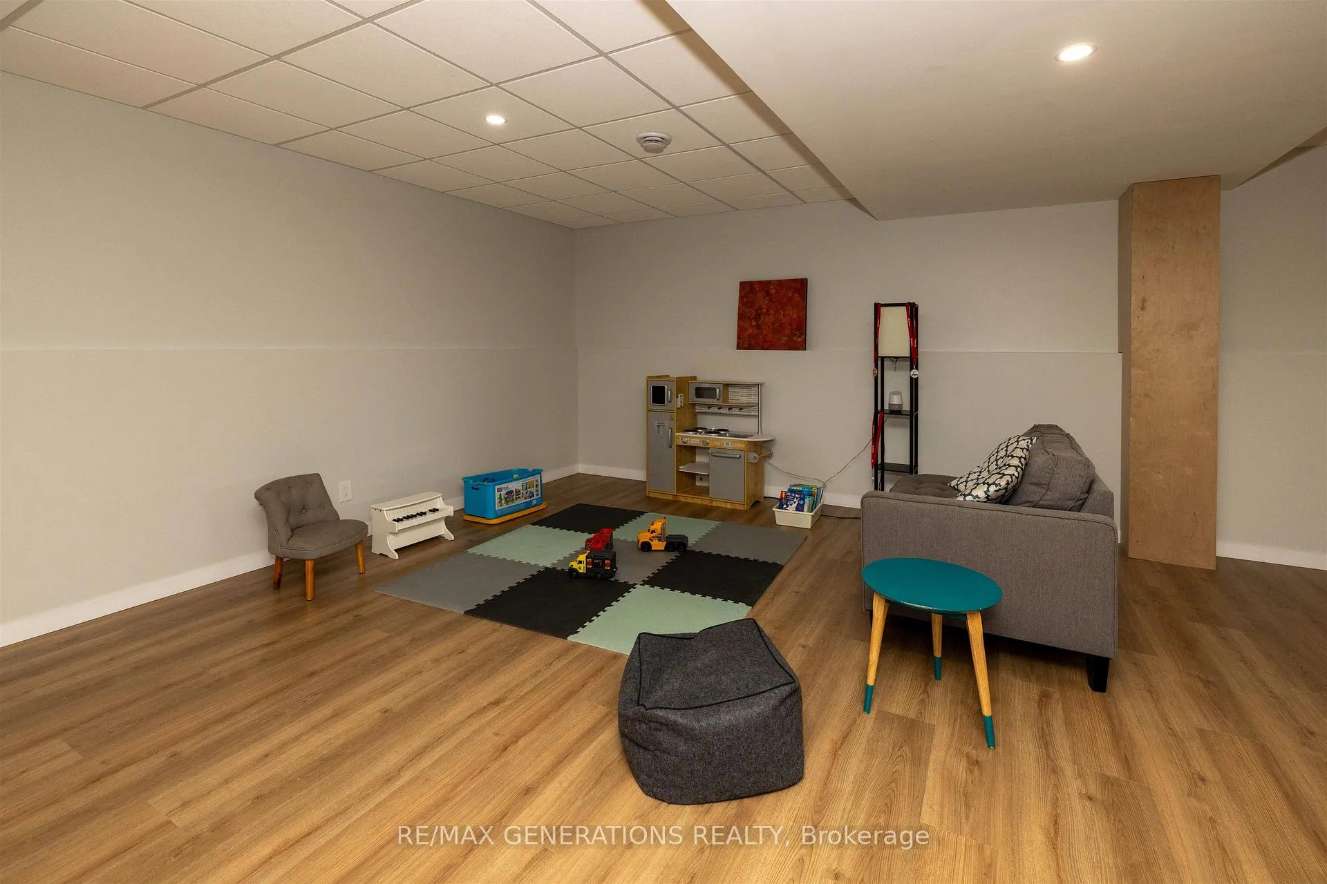 Photo 35 of 3281 Fairview Avenue, Thunder Bay, Rosslyn Road — HOMEH