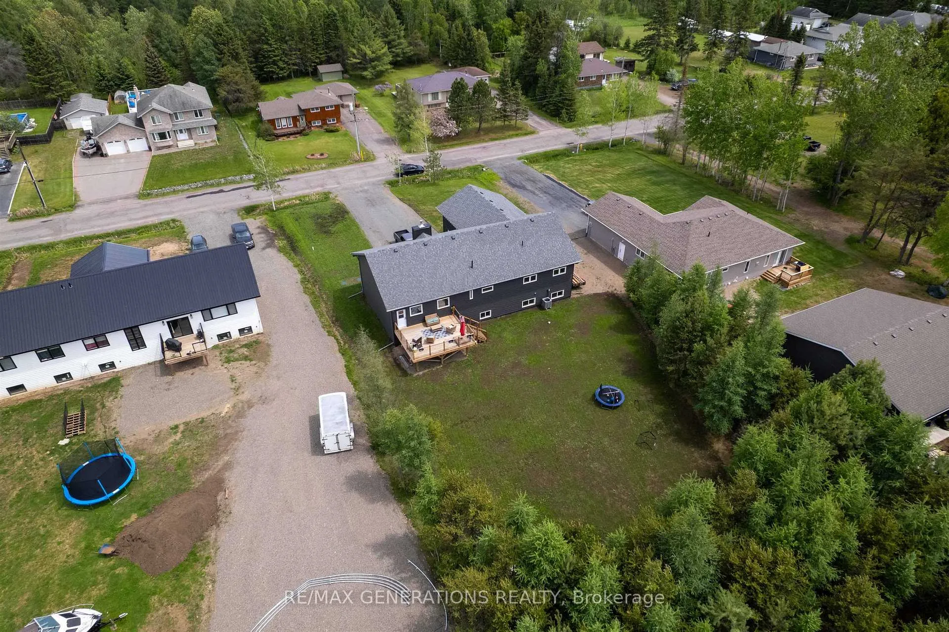 Photo 43 of 3281 Fairview Avenue, Thunder Bay, Rosslyn Road — HOMEH