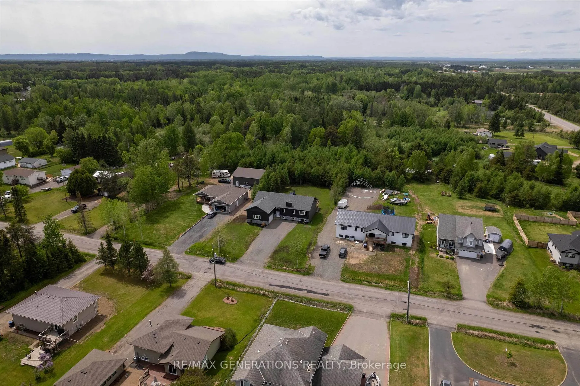 Photo 44 of 3281 Fairview Avenue, Thunder Bay, Rosslyn Road — HOMEH