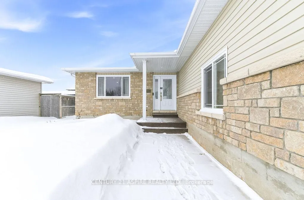 Photo 4 of 2036 Sandstone Crescent, Petawawa — HOMEH