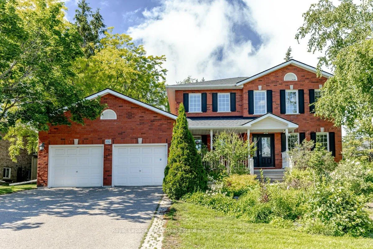 Front of 1592 College Park Drive