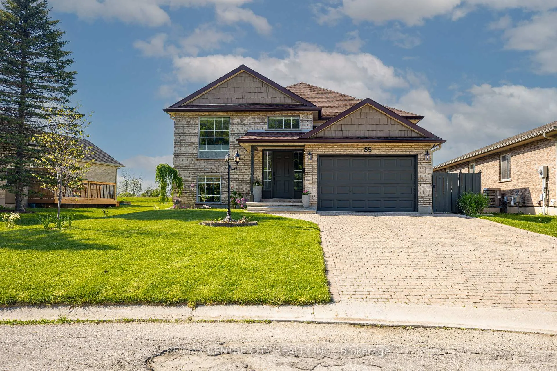 Photo 2 of 85 Donker Drive, St. Thomas — HOMEH