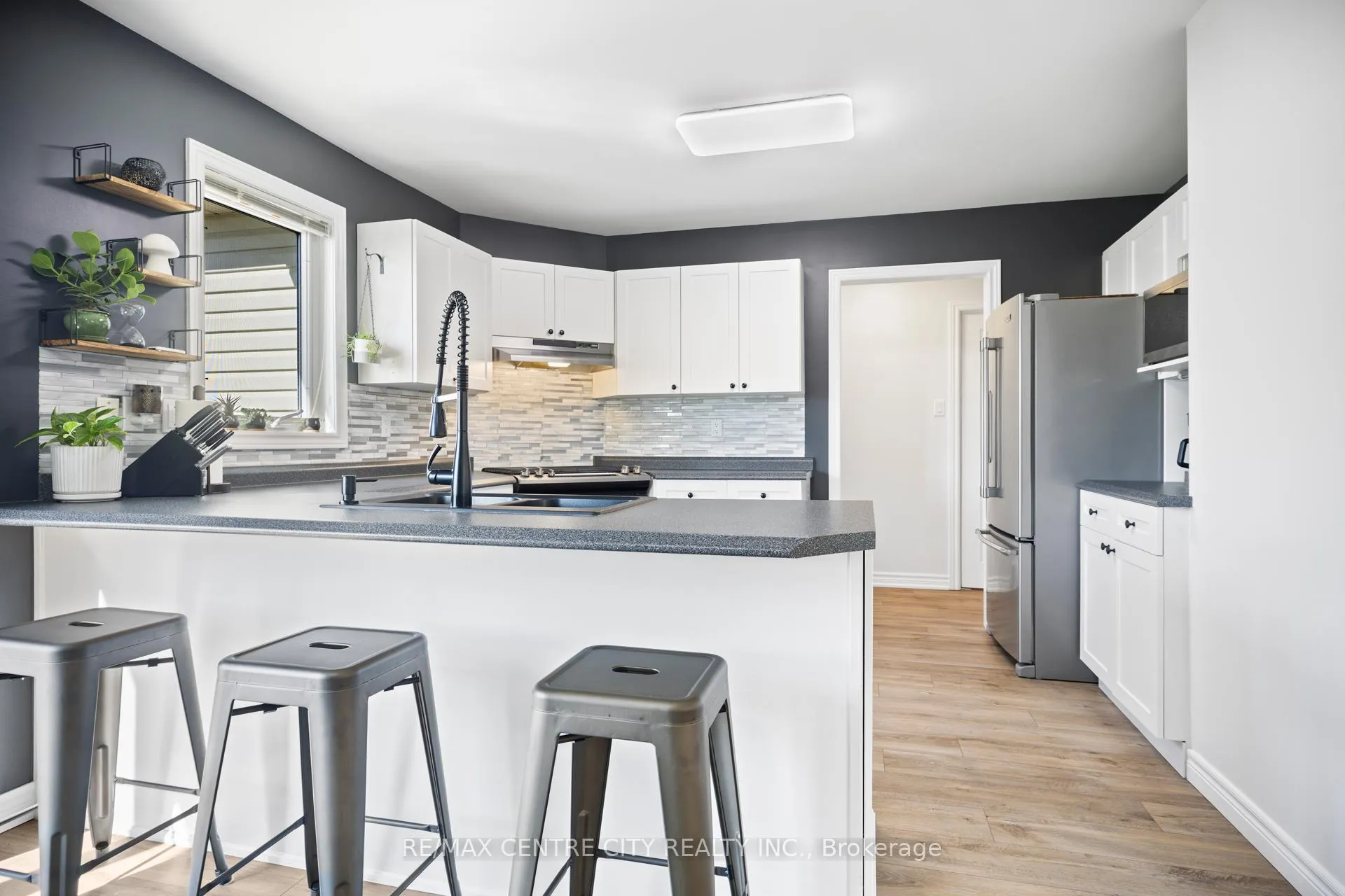 Photo 11 of 85 Donker Drive, St. Thomas — HOMEH