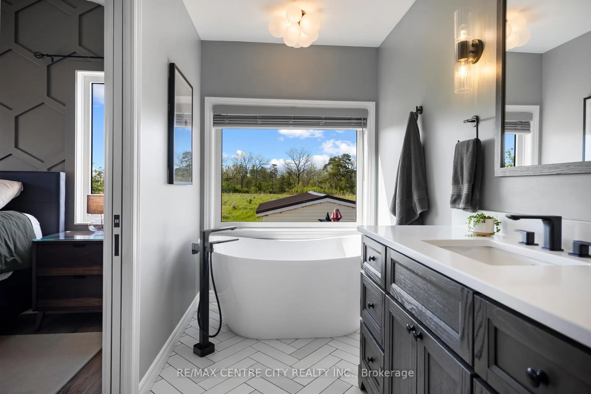 Photo 17 of 85 Donker Drive, St. Thomas — HOMEH