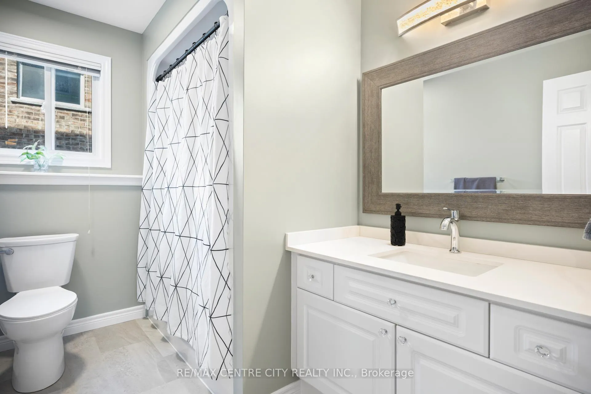 Photo 31 of 85 Donker Drive, St. Thomas — HOMEH