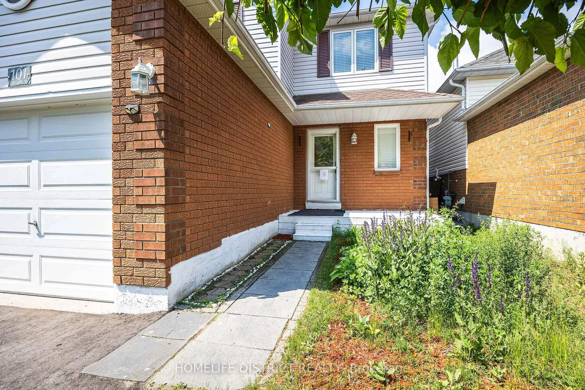 Photo 2 of 101 Champine Square, Clarington, Bowmanville — HOMEH