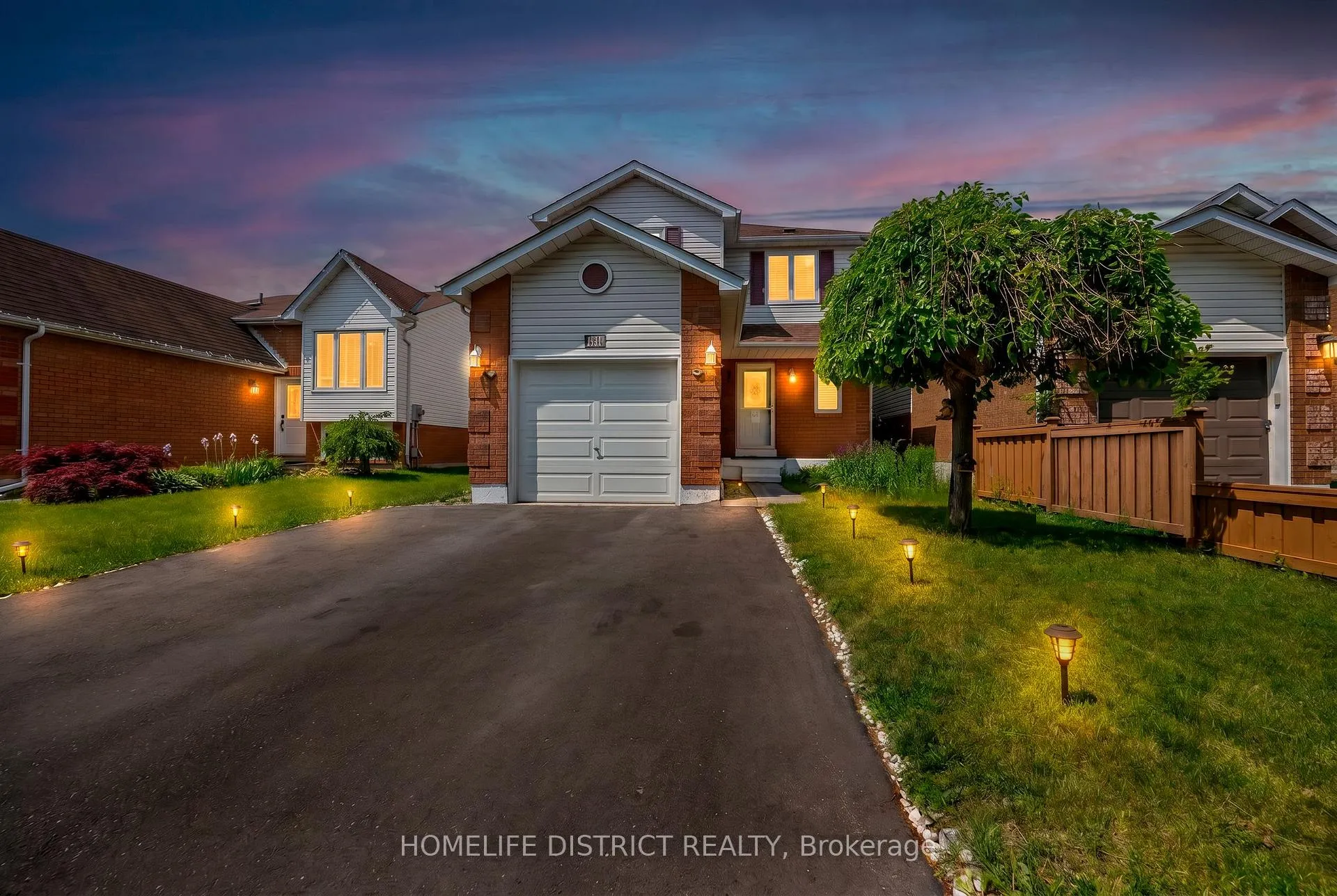 Photo 3 of 101 Champine Square, Clarington, Bowmanville — HOMEH