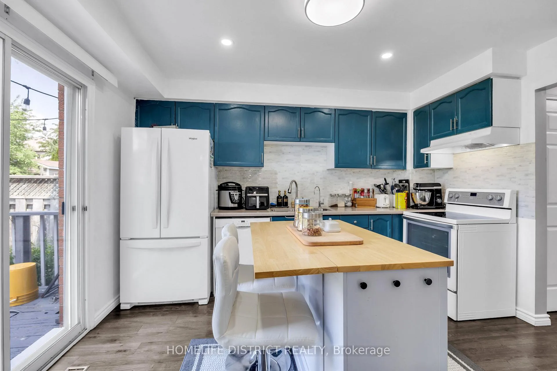 Photo 12 of 101 Champine Square, Clarington, Bowmanville — HOMEH