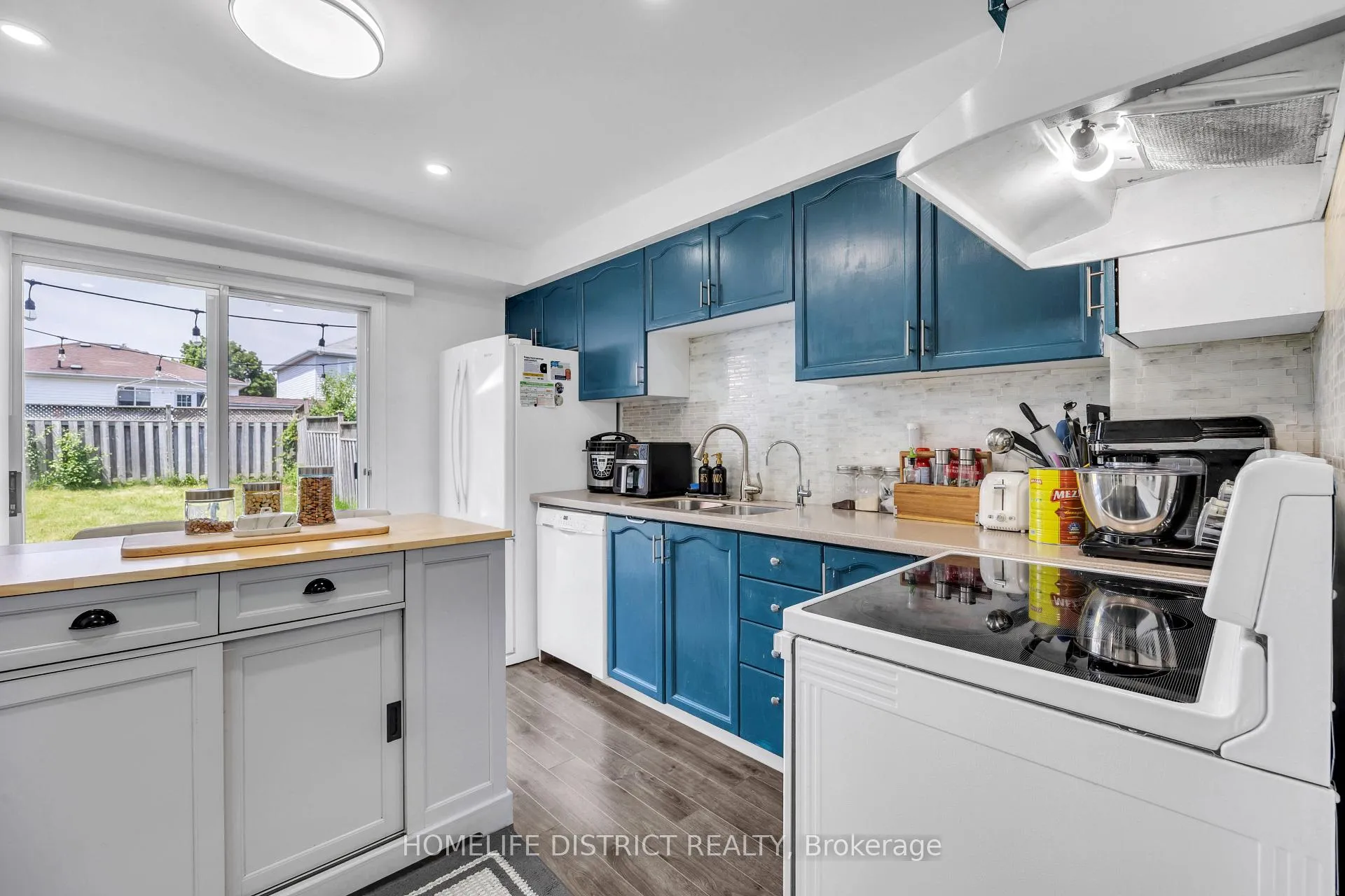 Photo 13 of 101 Champine Square, Clarington, Bowmanville — HOMEH