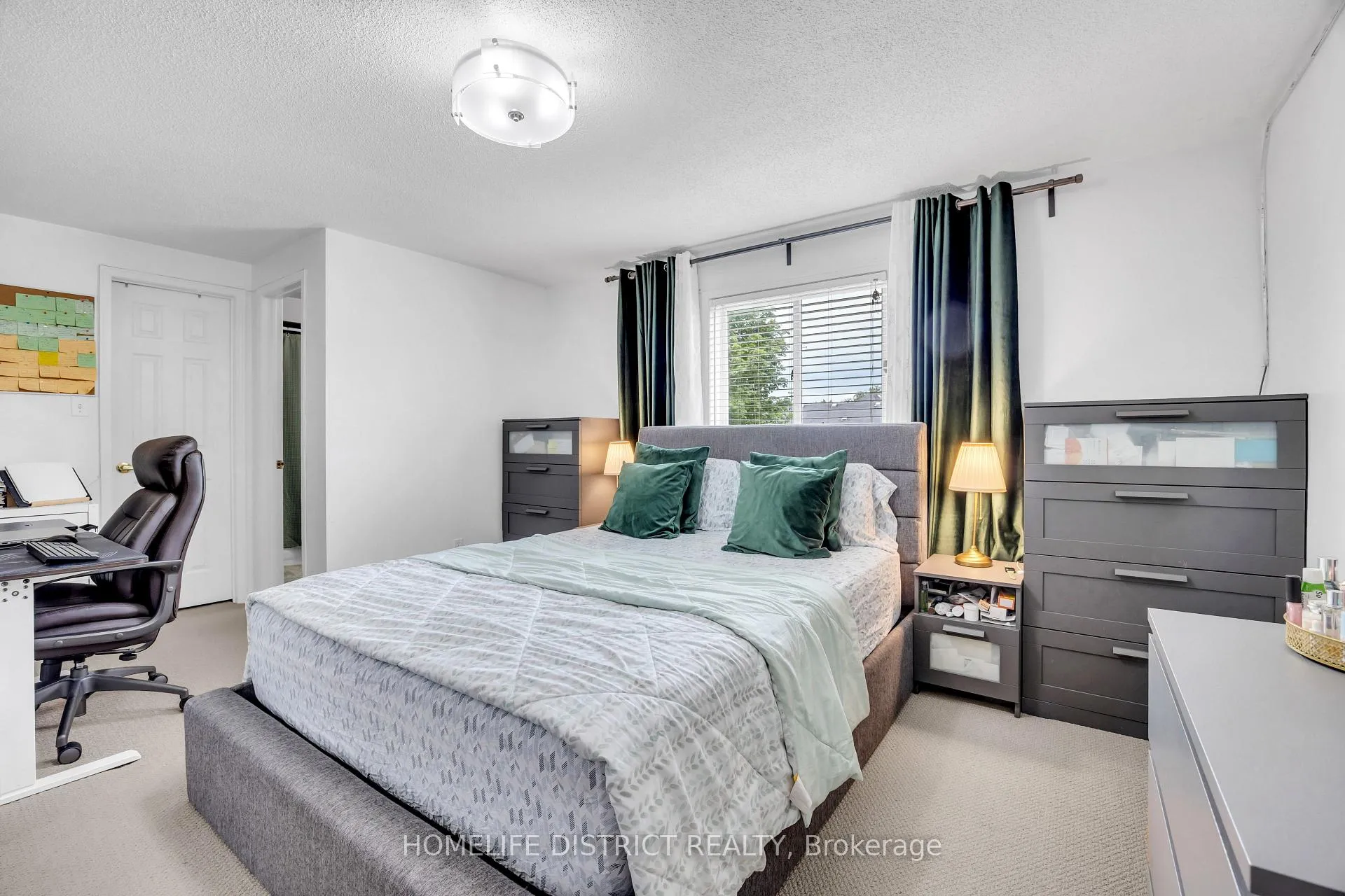Photo 15 of 101 Champine Square, Clarington, Bowmanville — HOMEH