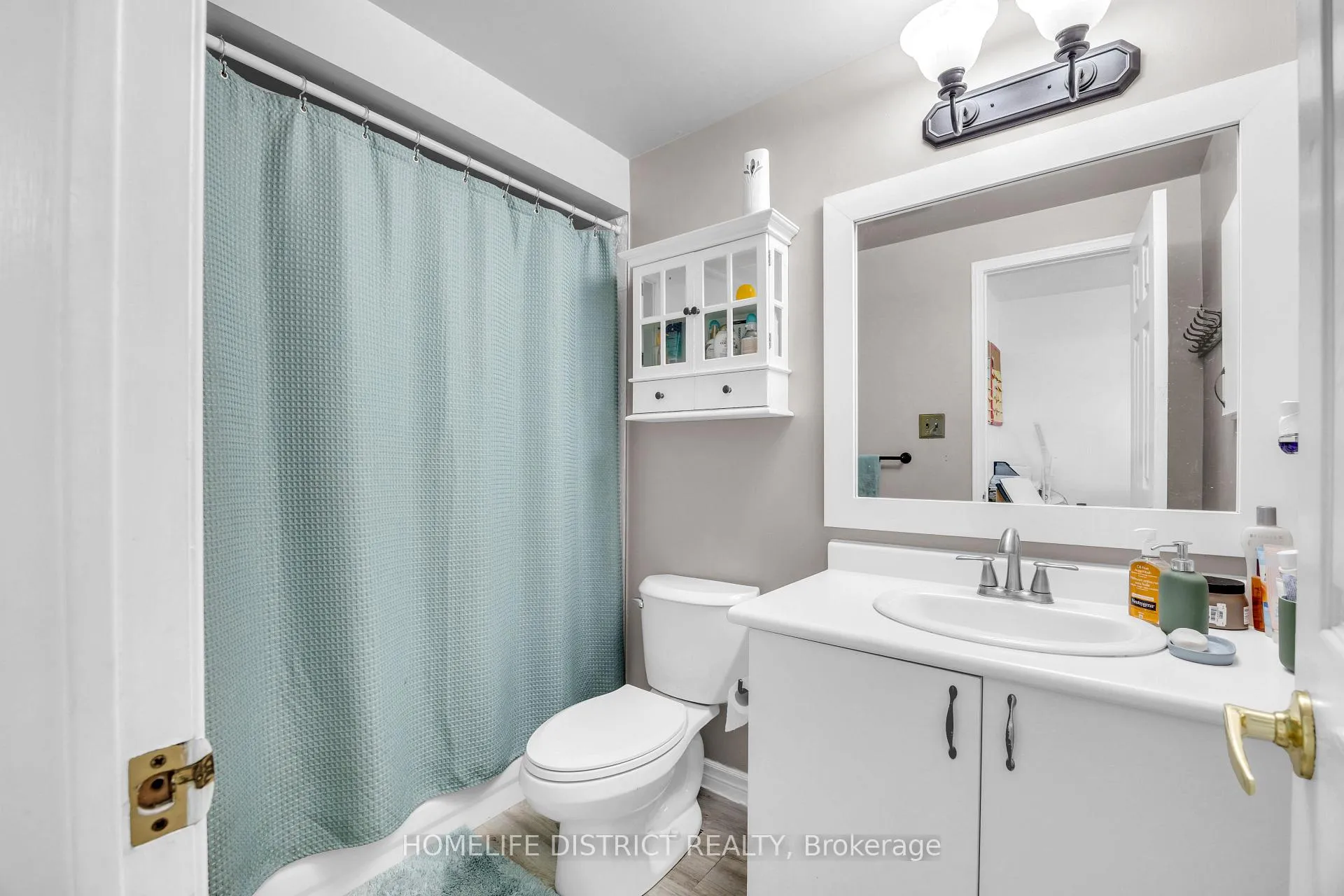Photo 17 of 101 Champine Square, Clarington, Bowmanville — HOMEH