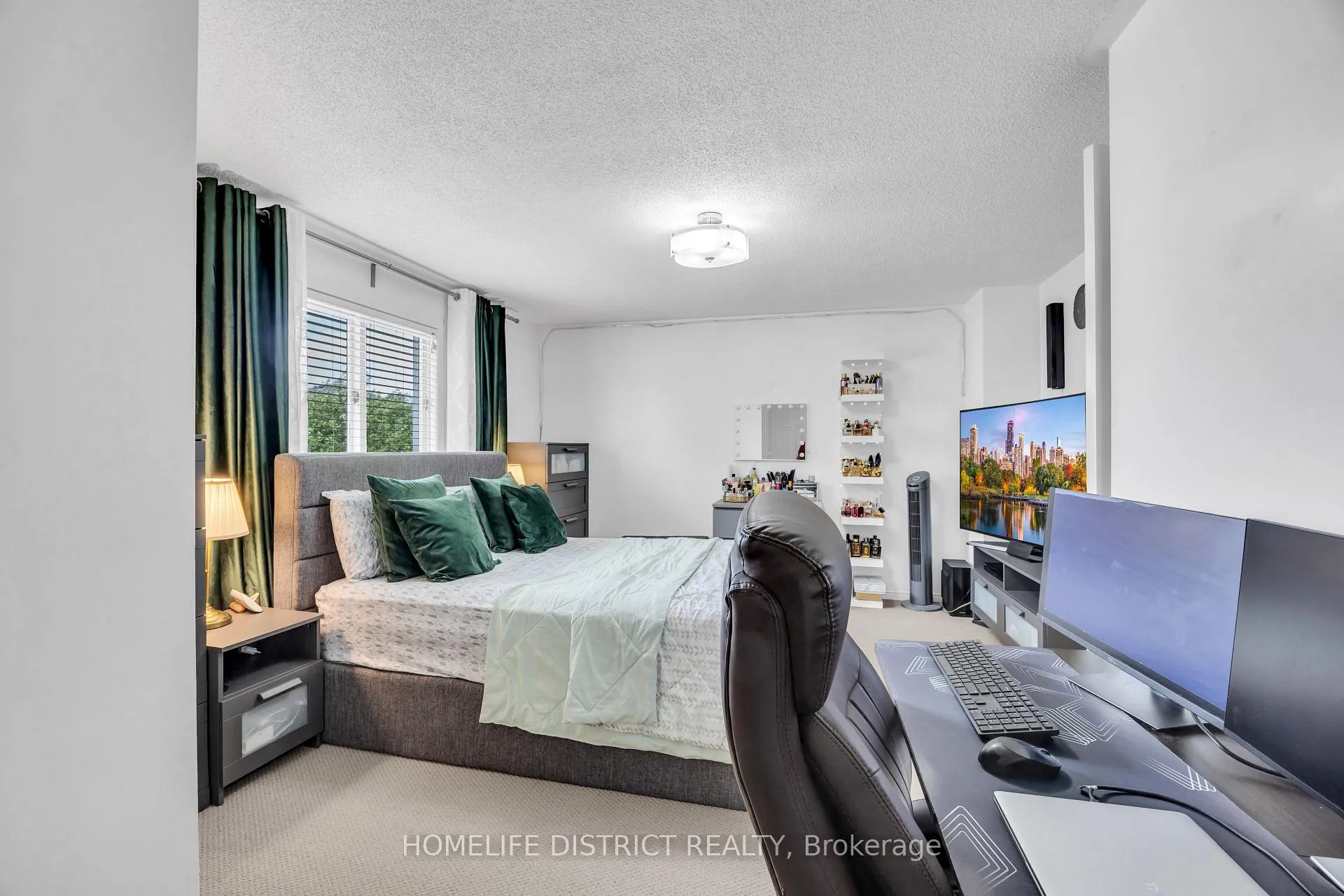 Photo 18 of 101 Champine Square, Clarington, Bowmanville — HOMEH