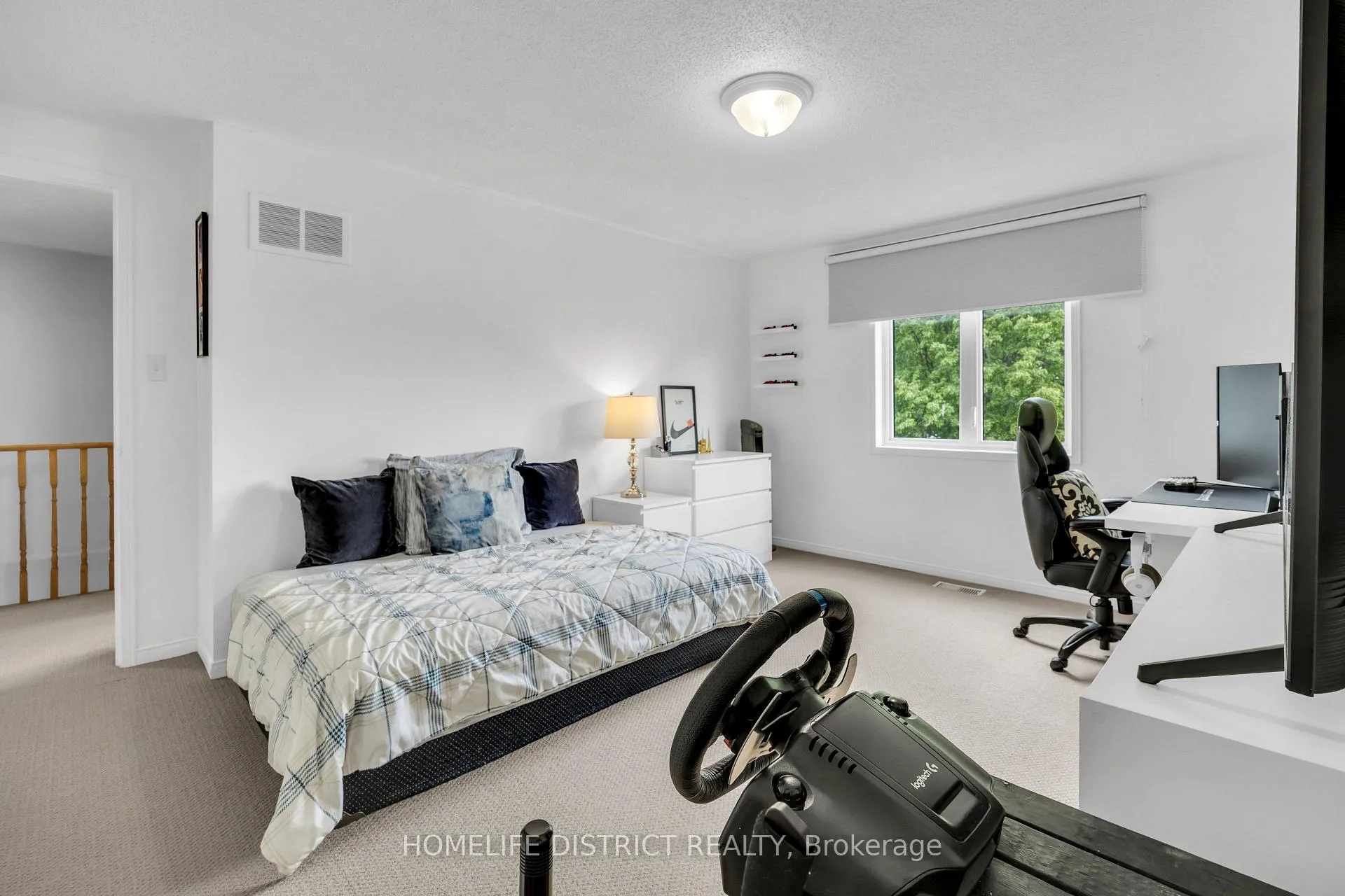Photo 24 of 101 Champine Square, Clarington, Bowmanville — HOMEH