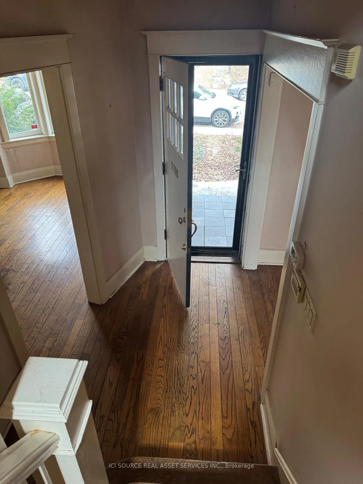 Photo 9 of 12 Oswald Crescent, Toronto, Mount Pleasant West — HOMEH
