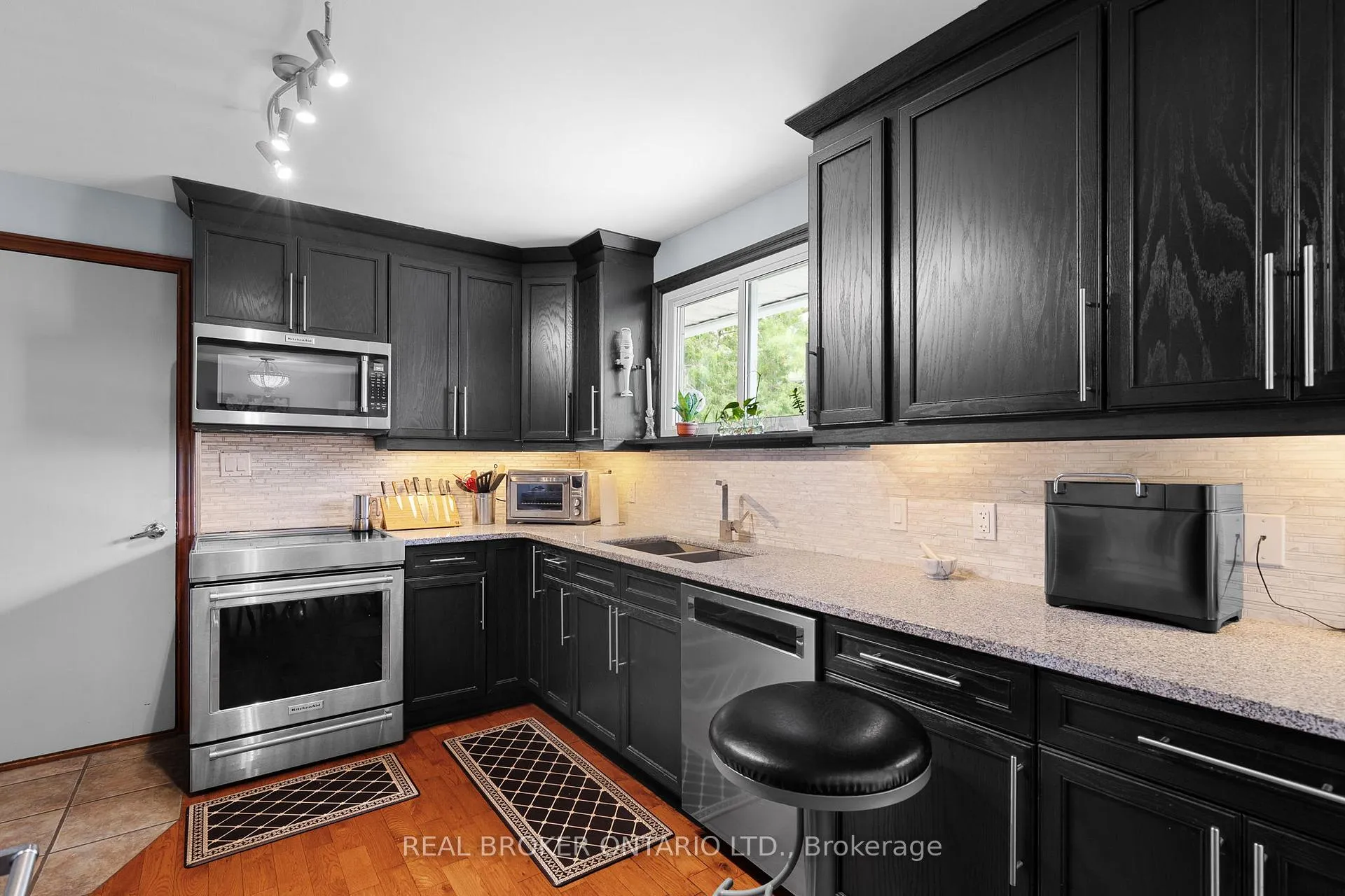 Photo 7 of 493 Bay Street, Orillia — HOMEH