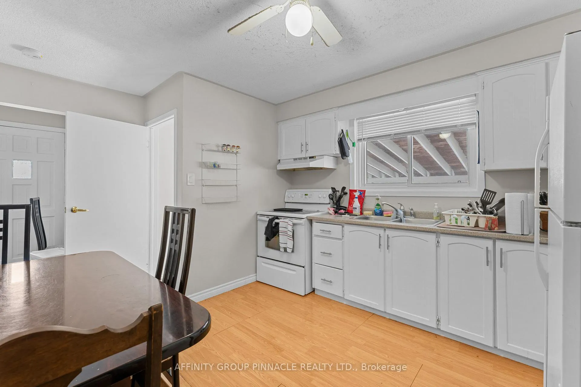 Photo 4 of 1096 Barnardo Avenue, Peterborough, Northcrest Ward 5 — HOMEH
