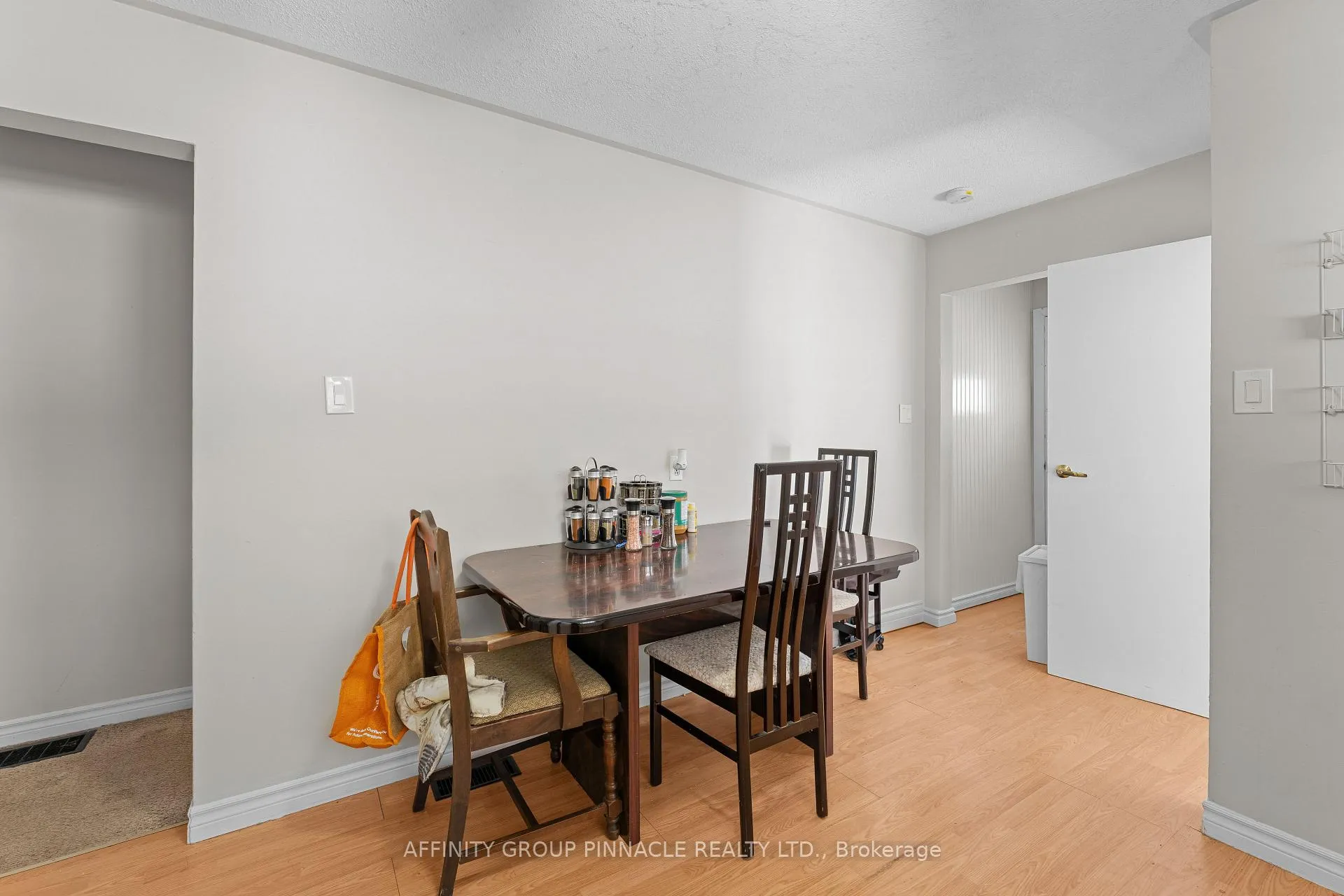 Photo 5 of 1096 Barnardo Avenue, Peterborough, Northcrest Ward 5 — HOMEH
