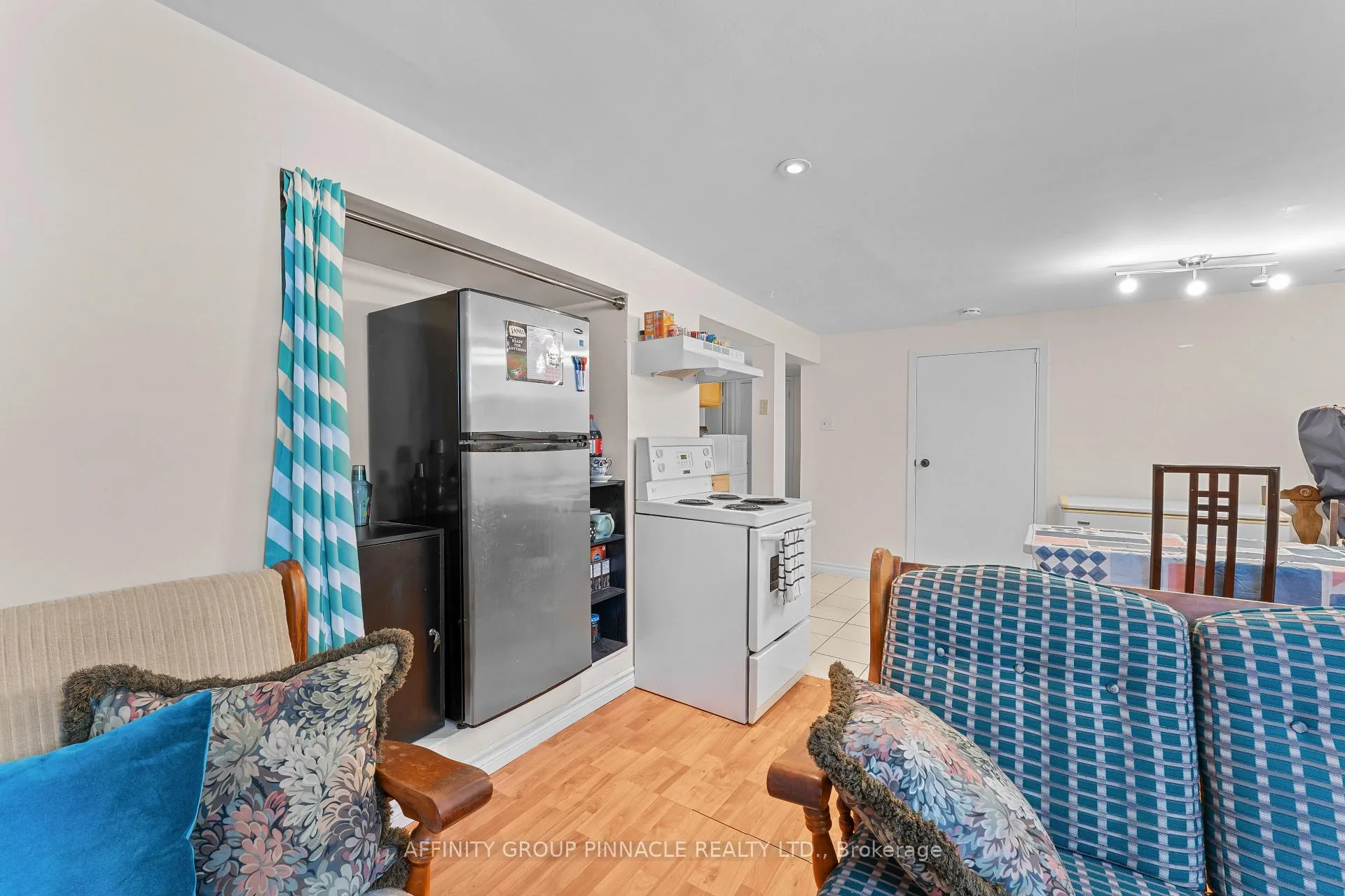 Photo 18 of 1096 Barnardo Avenue, Peterborough, Northcrest Ward 5 — HOMEH
